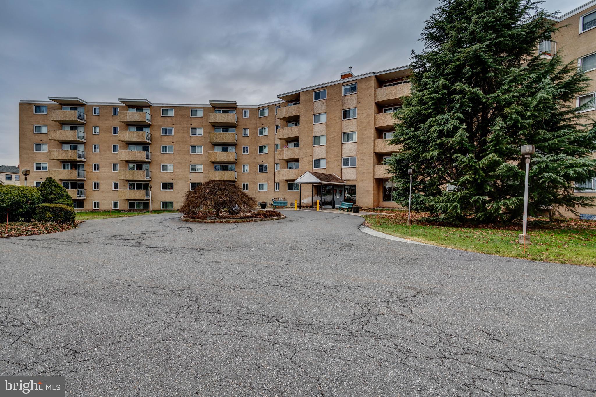 Fantastic opportunity in the Briarcliff Condominiums. This 2 Bed 2 Bath Unit has a fantastic view, and the perfect layout! Parquet flooring throughout, Updated Kitchen with White Cabinets, Granite Countertops, Stainless Steel appliances, mosaic backsplash, under cabinet lighting and more! Sliders to an oversized Balcony with views of the pool, and a glimpse of Springhaven Country Club Golf Course. 2 Bedrooms including a Private Master Suite with Master Bathroom and two large closets! Fantastic amenities, and incredibly convenient location.