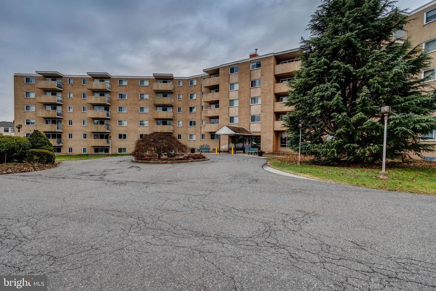 Fantastic opportunity in the Briarcliff Condominiums.  This 2 Bed 2 Bath Unit has a fantastic view, and the perfect layout!  Parquet flooring throughout, Updated Kitchen with White Cabinets, Granite Countertops, Stainless Steel appliances, mosaic backsplash, under cabinet lighting and more!  Sliders to an oversized Balcony with views of the pool, and a glimpse of Springhaven Country Club Golf Course.  2 Bedrooms including a Private Master Suite with Master Bathroom and two large closets!  Fantastic amenities, and incredibly convenient location.