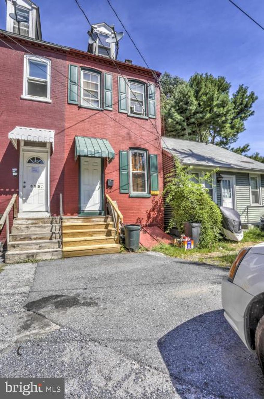 Investment Potential!!! Tenant occupied property located close to F&M, dining, shops and only minutes from the square.