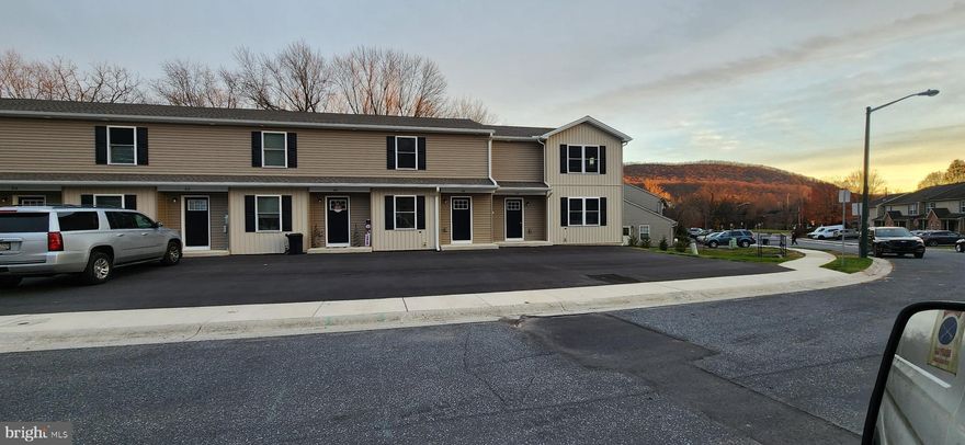 Special this month offered by the builder , The builder will pay the buyer's entire closing cost with an acceptable offer and we offer various types of financing available with little to no money down depending on the buyer's credit .Townhomes featuring stunning modern designs and unfinished basements with breathtaking mountain views. Located in the desirable Duncannon, the Petersburg common Townhome community is perfect for families, empty-nesters, and professionals who enjoy a carefree and low-maintenance lifestyle. Residents enjoy convenient access to downtown Harrisburg, the Pennsylvania Turnpike, and Harrisburg International Airport, with ample shopping, dining, and entertainment just minutes away.
unit offers an island kitchen with stainless steel appliances, upgraded cabinetry with soft close hinges, all overlooking the spacious family room and central dining room. Primary suite with oversized walk-in closet and attached private bath. Additional secondary bedrooms and hall bath.