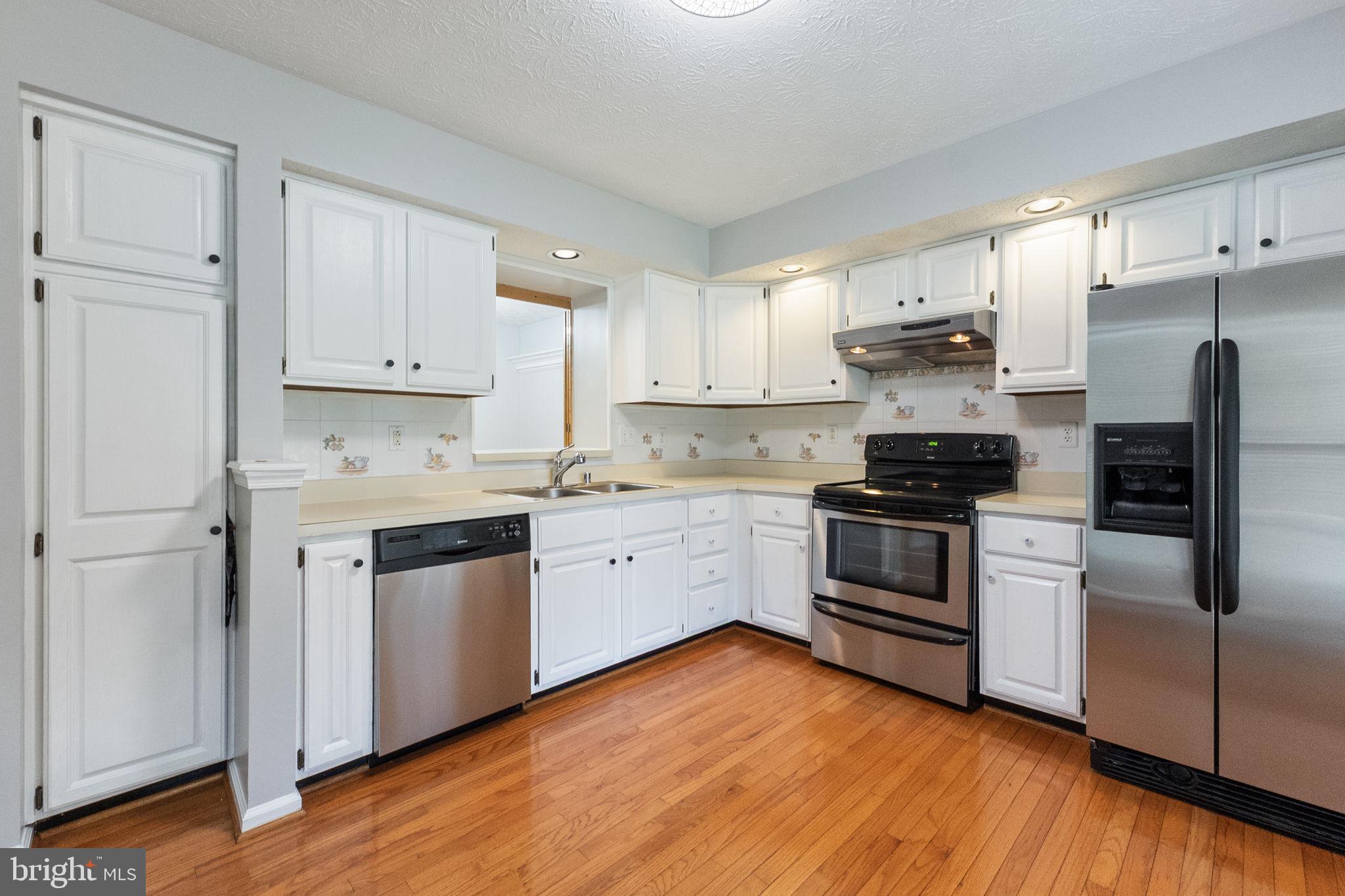 8553 PARAGON COURT
