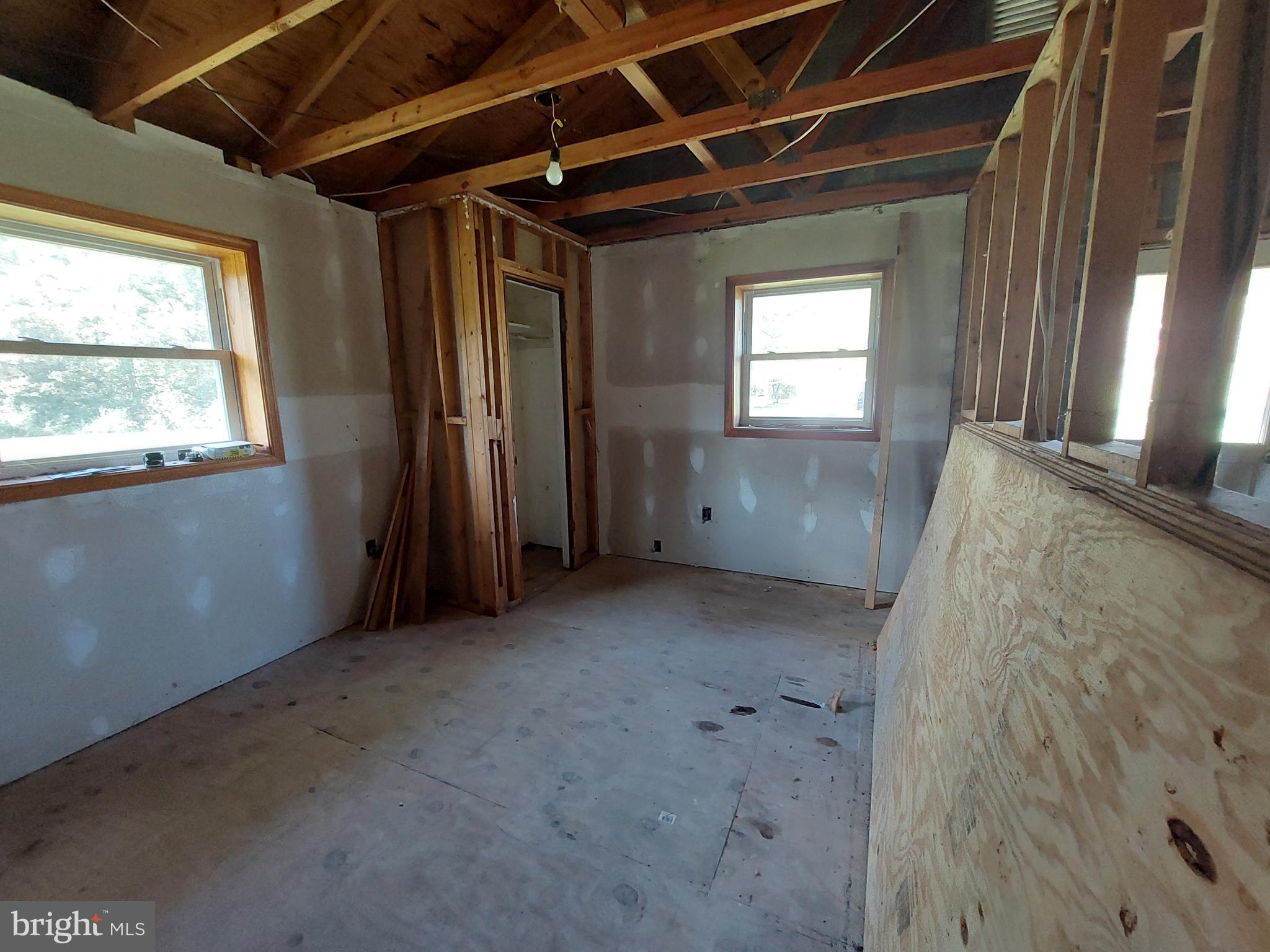 GOLDEN ACRES - Residential