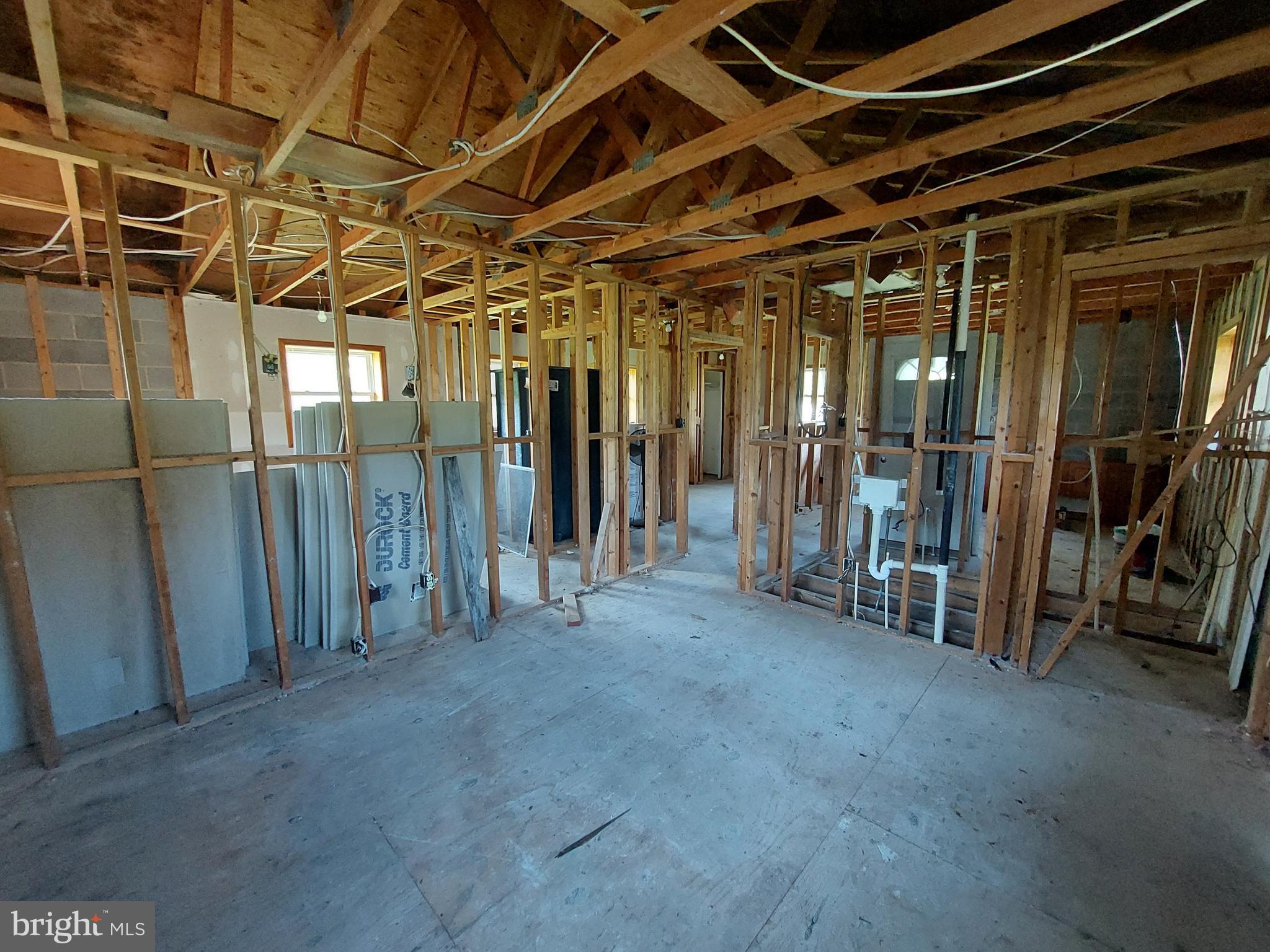 GOLDEN ACRES - Residential