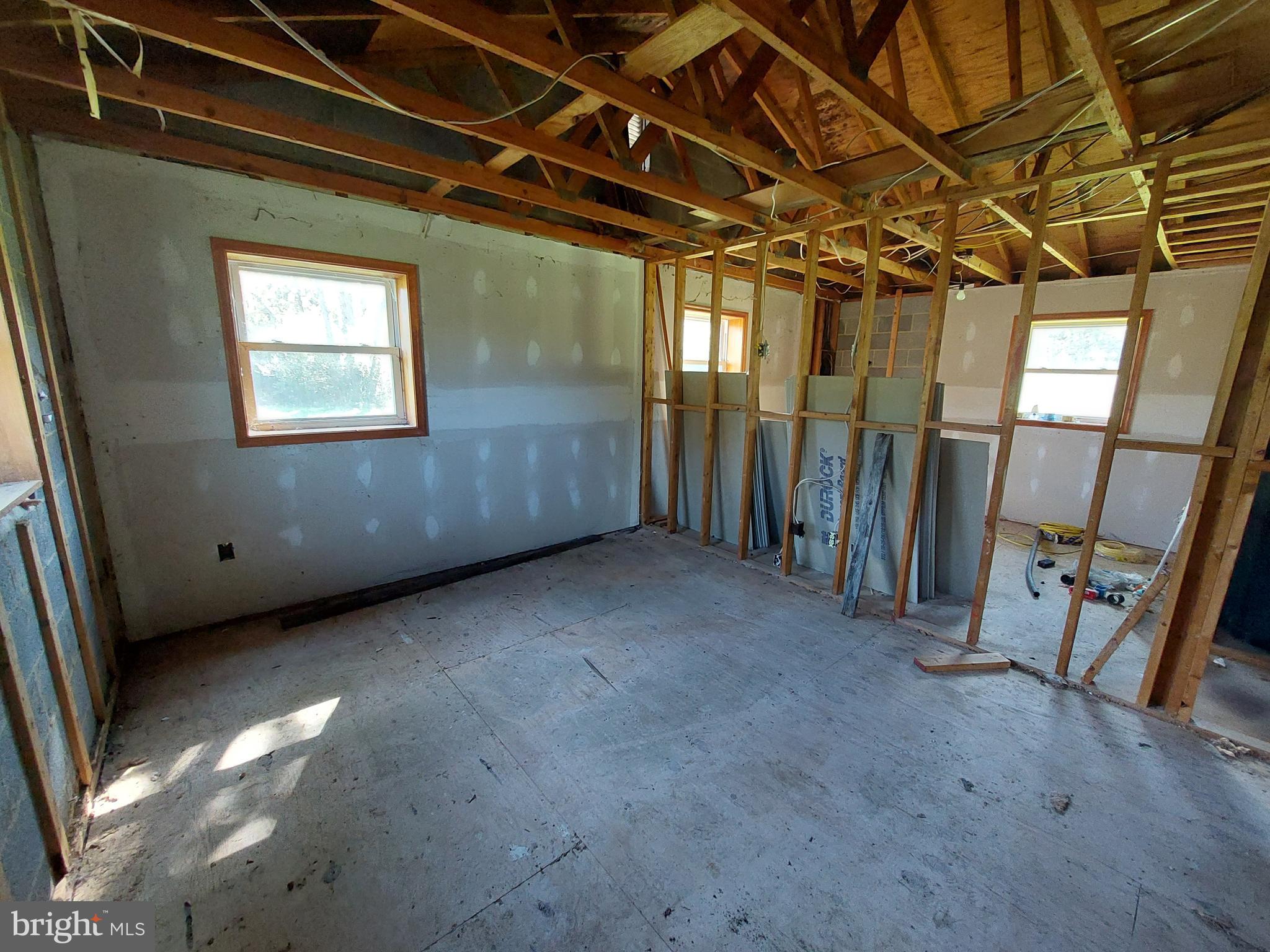 GOLDEN ACRES - Residential