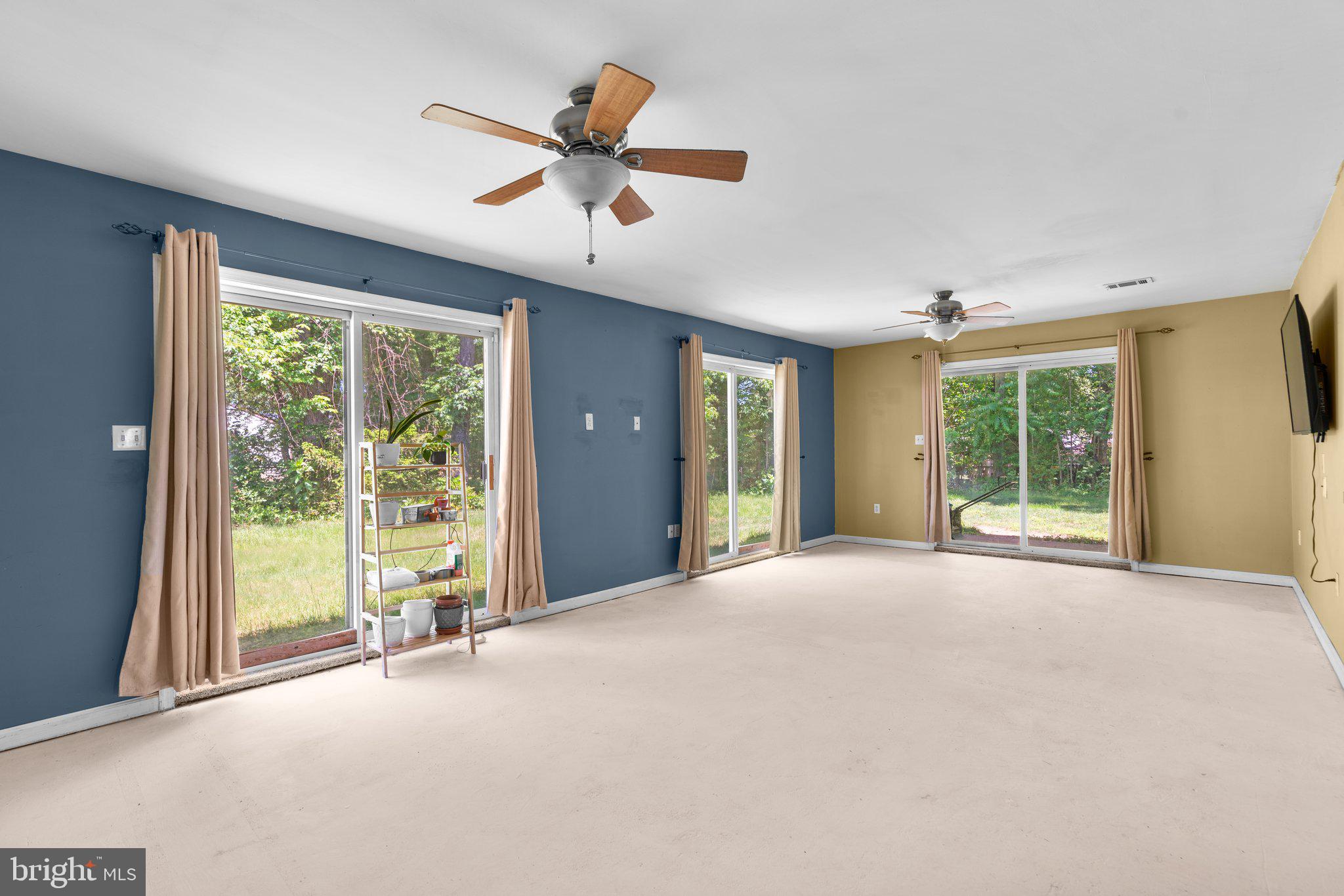 COUNTRY CLUB ESTATES - Residential