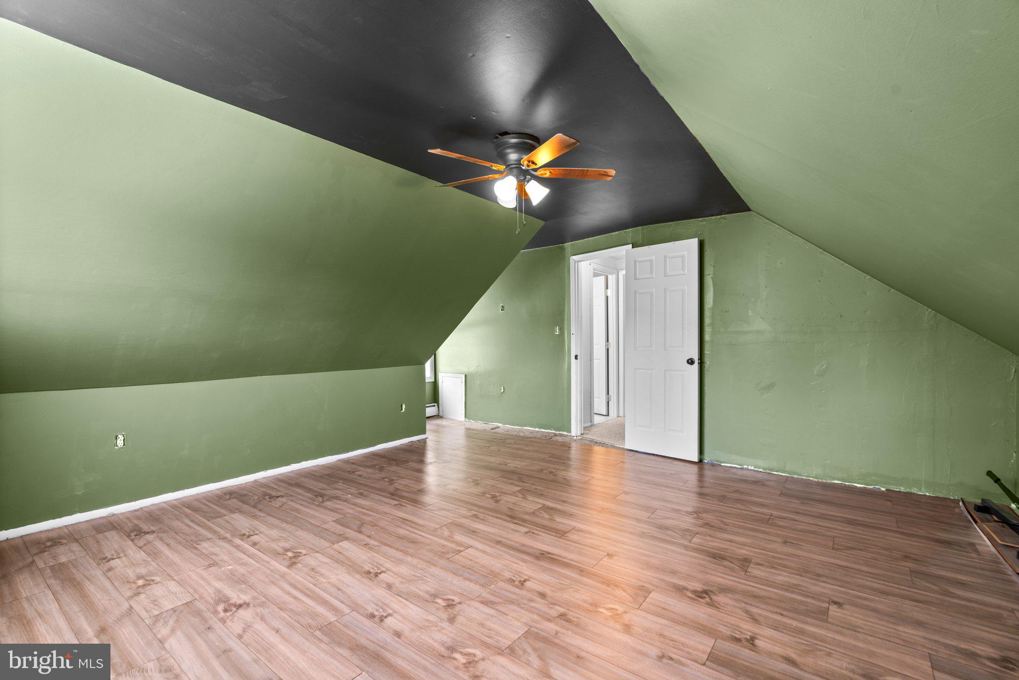 COUNTRY CLUB ESTATES - Residential