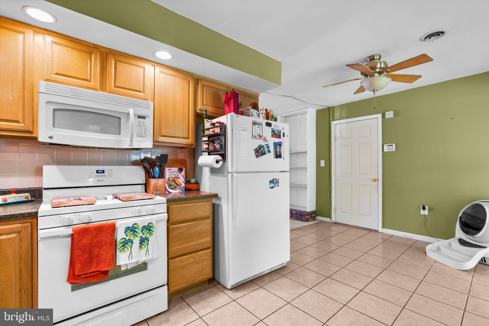 COUNTRY CLUB ESTATES - Residential