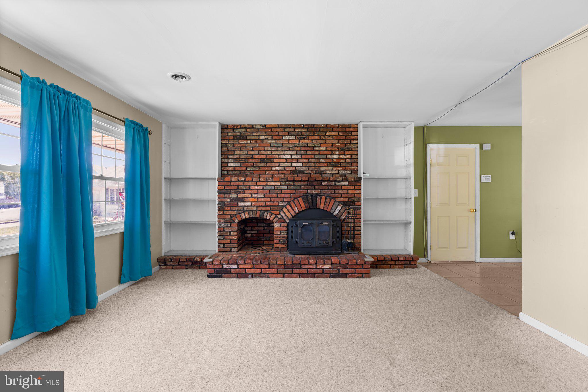 COUNTRY CLUB ESTATES - Residential