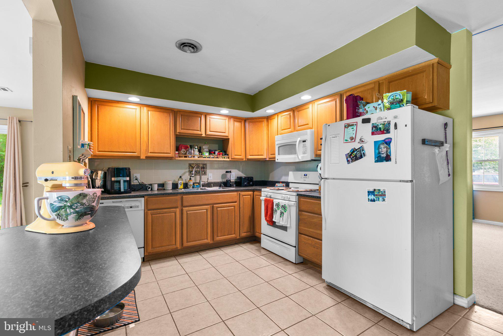 COUNTRY CLUB ESTATES - Residential