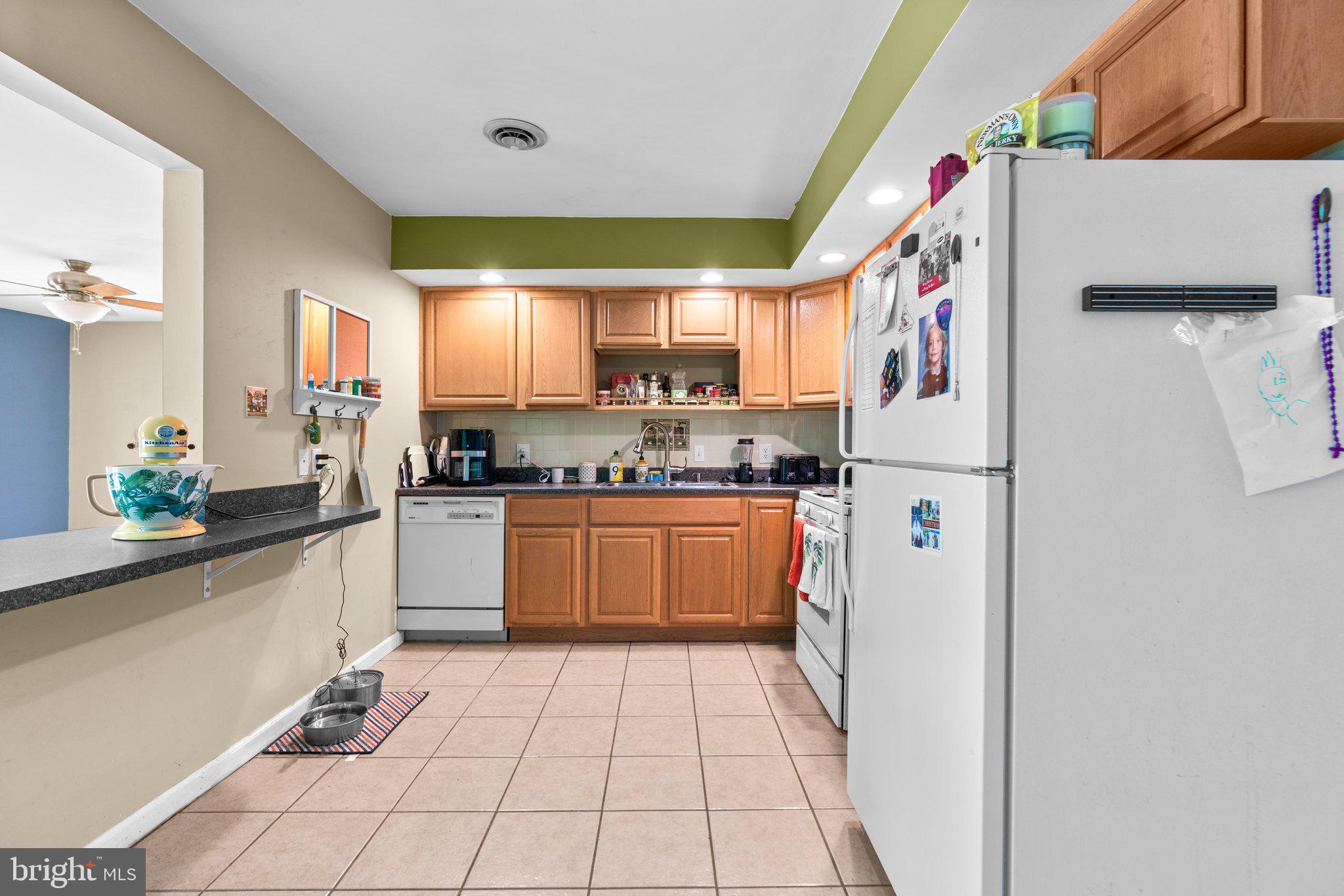 COUNTRY CLUB ESTATES - Residential