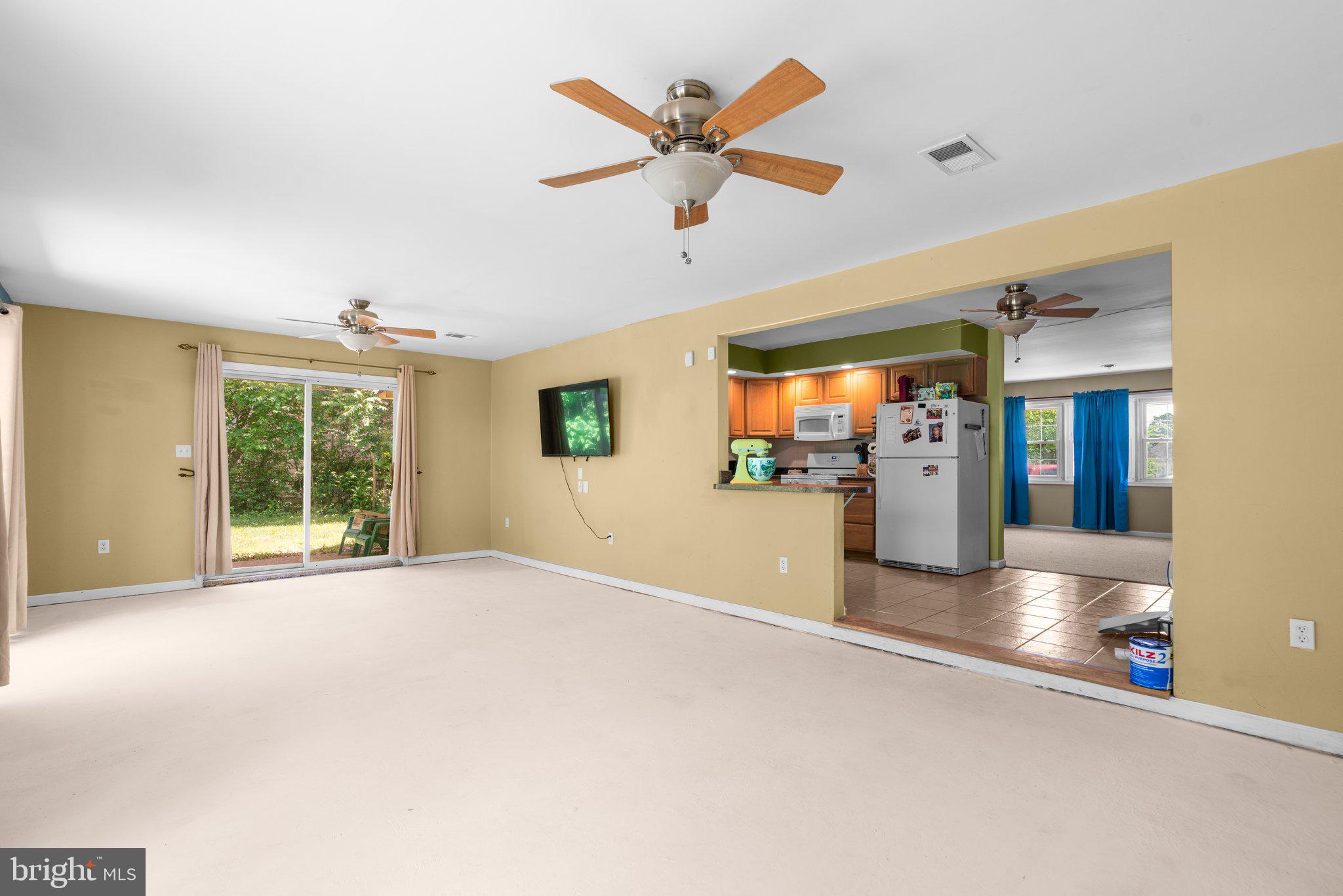 COUNTRY CLUB ESTATES - Residential