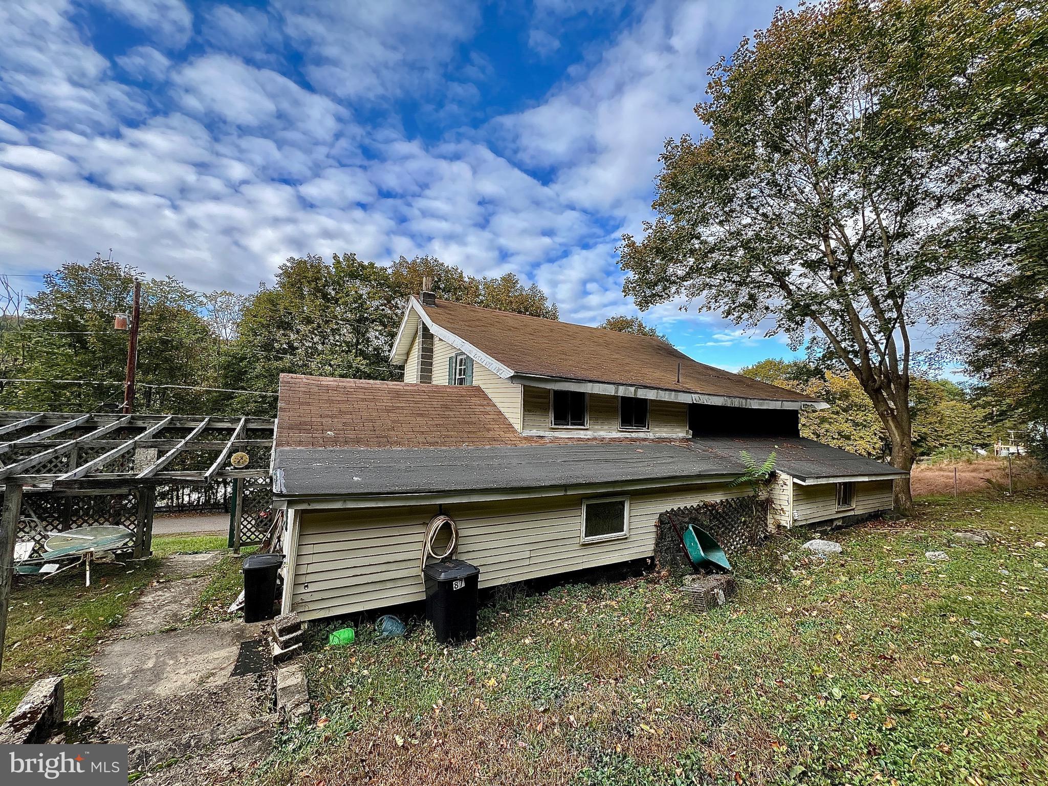 87 RAILROAD STREET