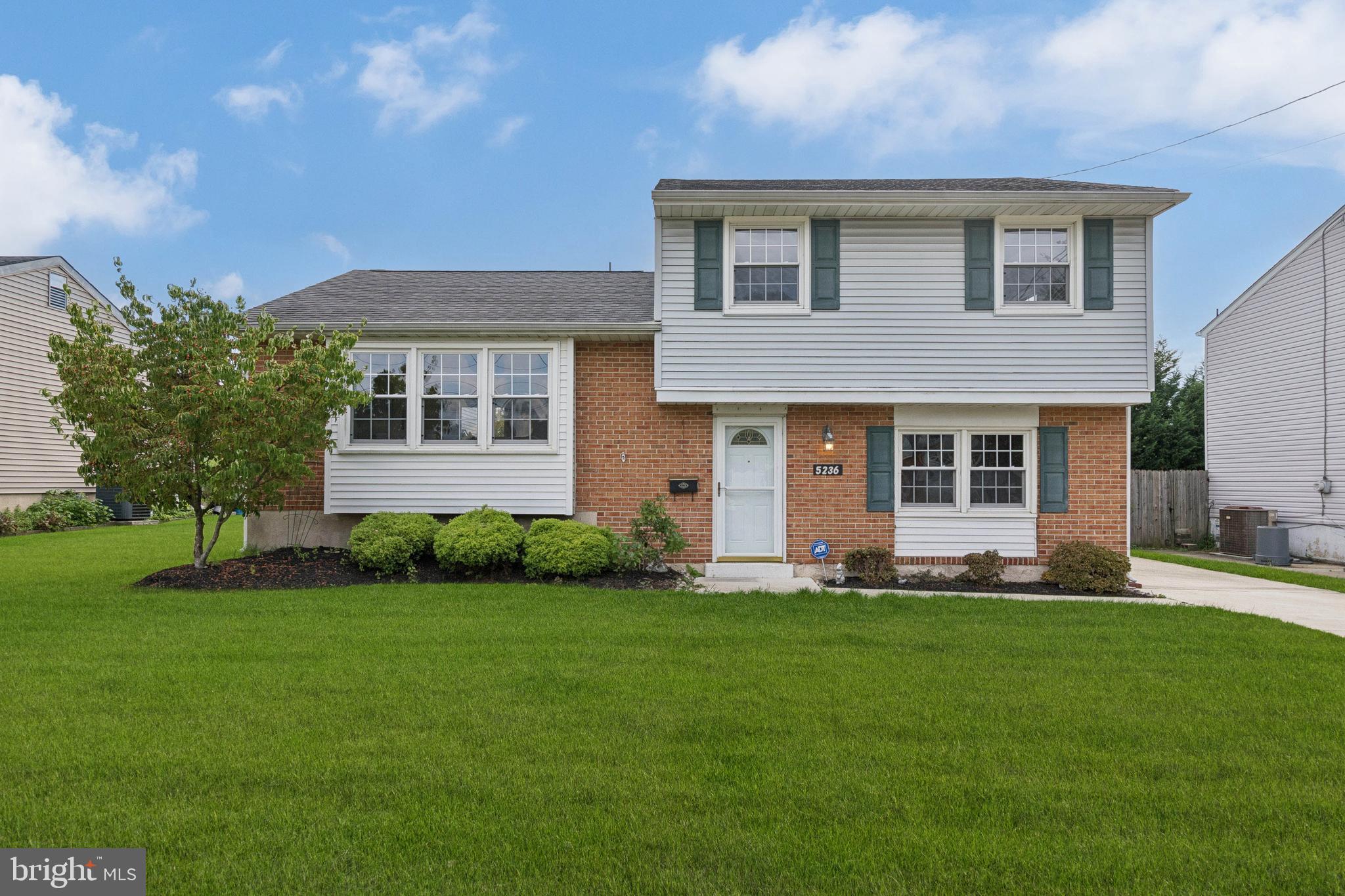 5236 ROYAL AVENUE