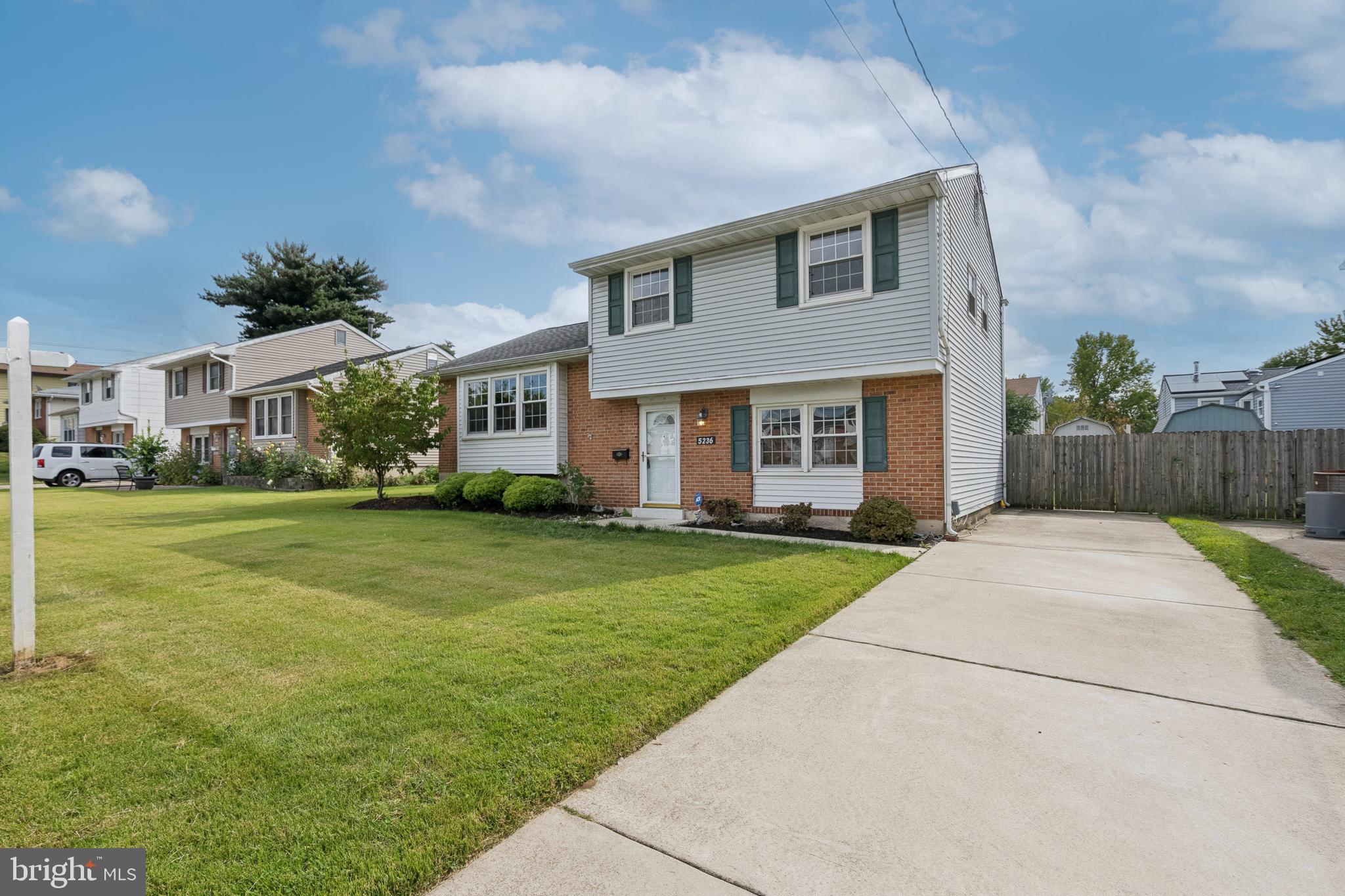 5236 ROYAL AVENUE