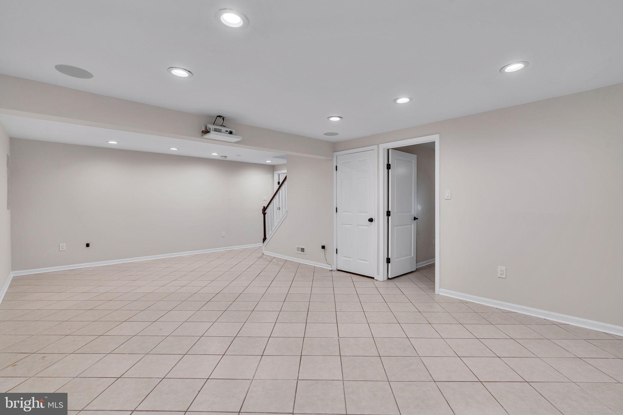 DORCHESTER - ST. CHARLES - Residential