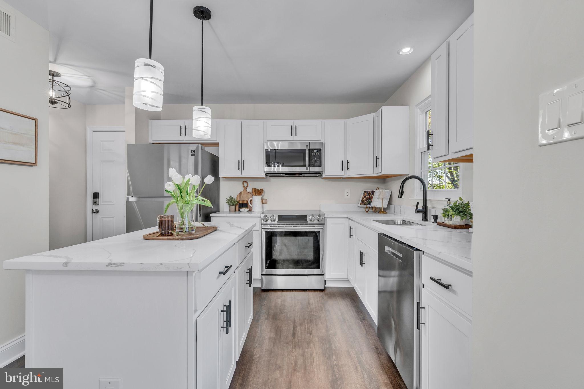 DORCHESTER - ST. CHARLES - Residential