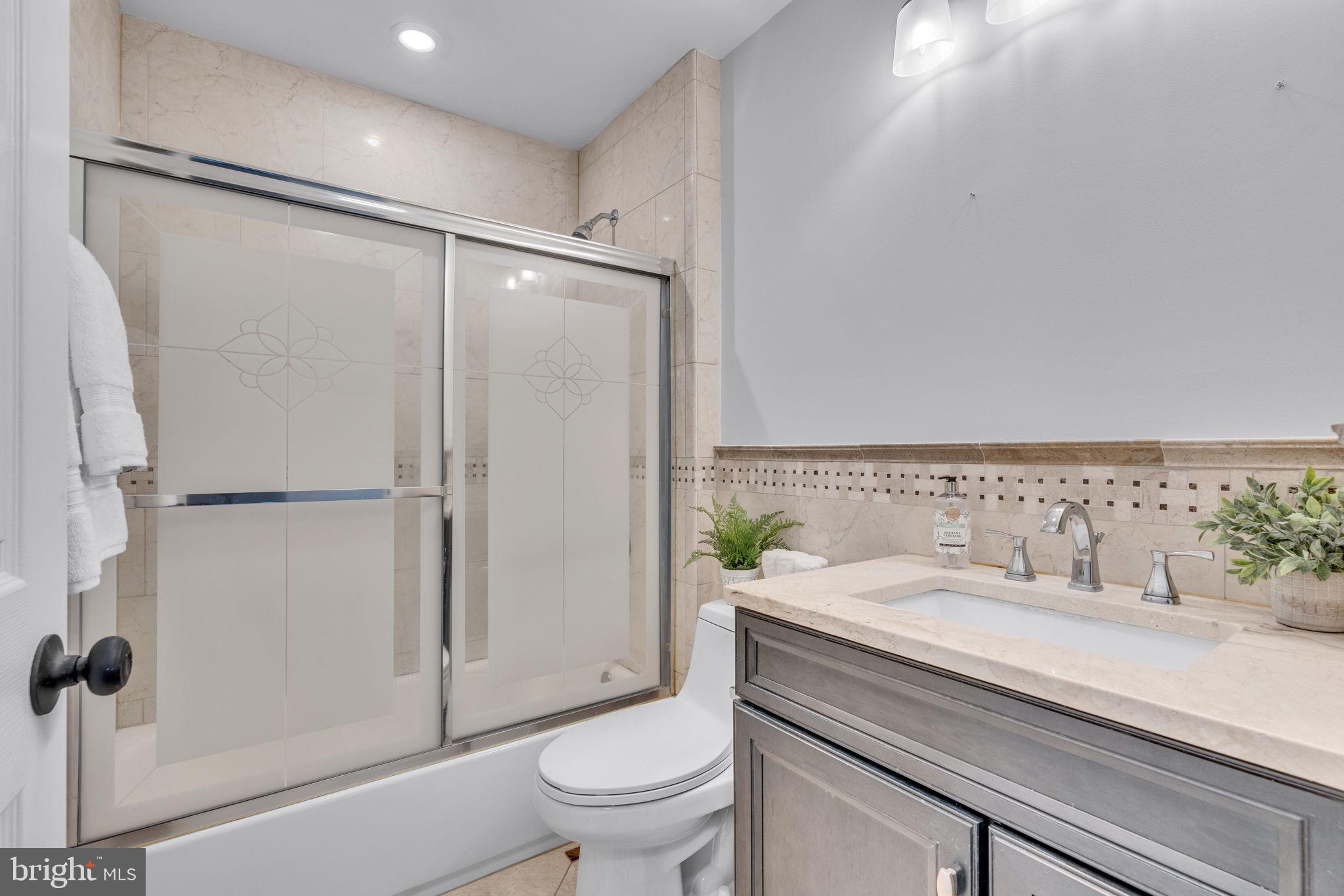 DORCHESTER - ST. CHARLES - Residential