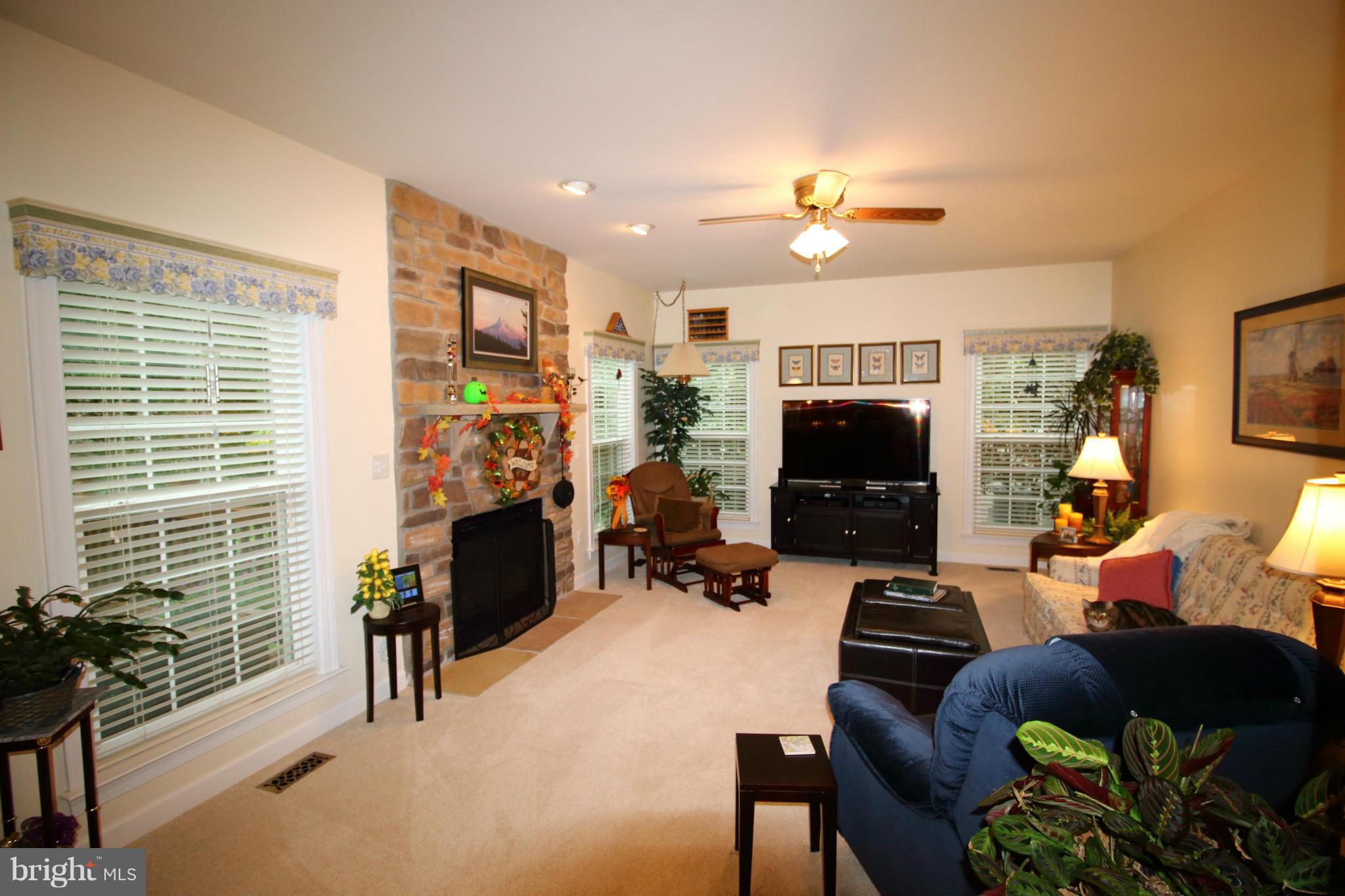 EAGLES POINTE - Residential