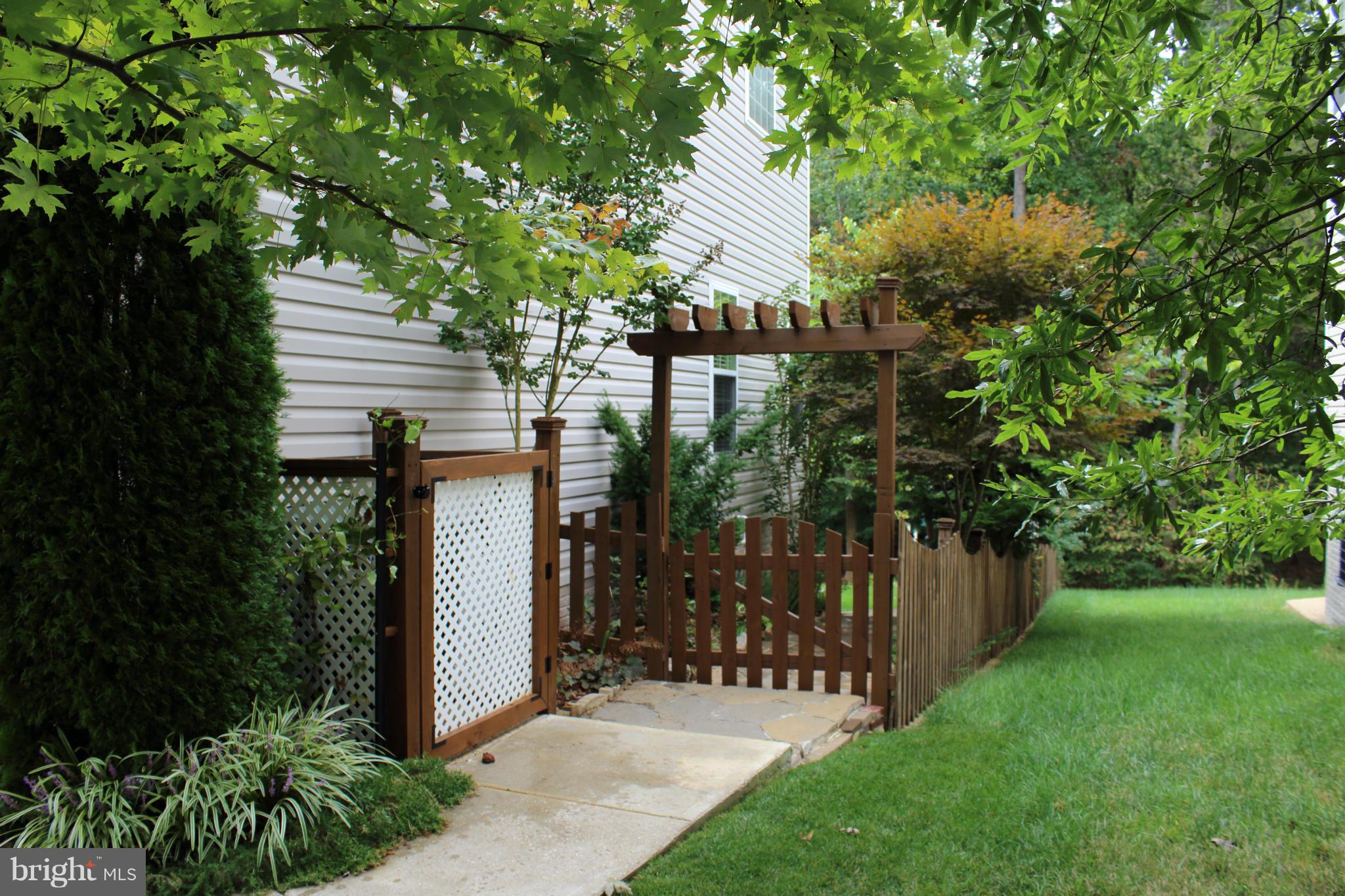 EAGLES POINTE - Residential