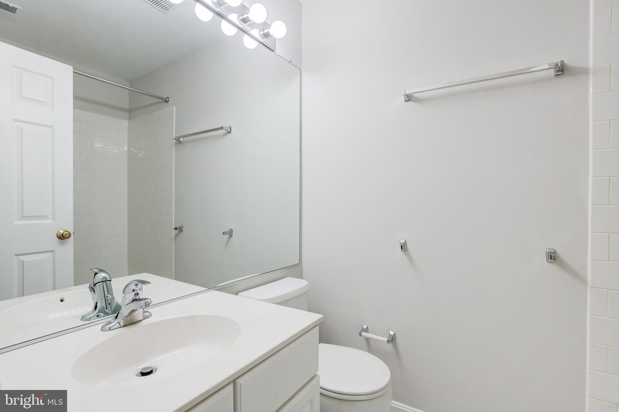 ISLAND CREEK - Residential Lease