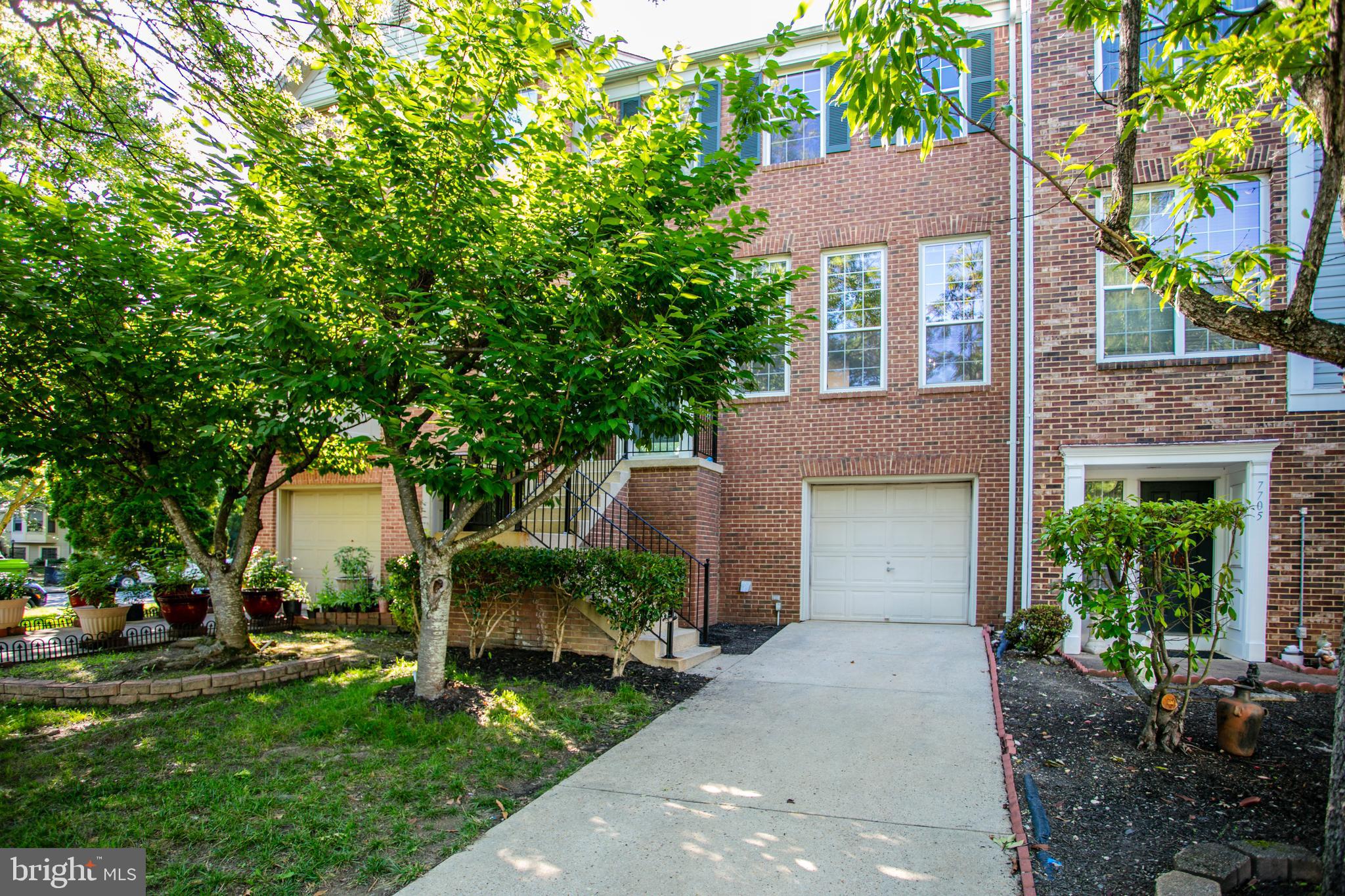 ISLAND CREEK - Residential Lease