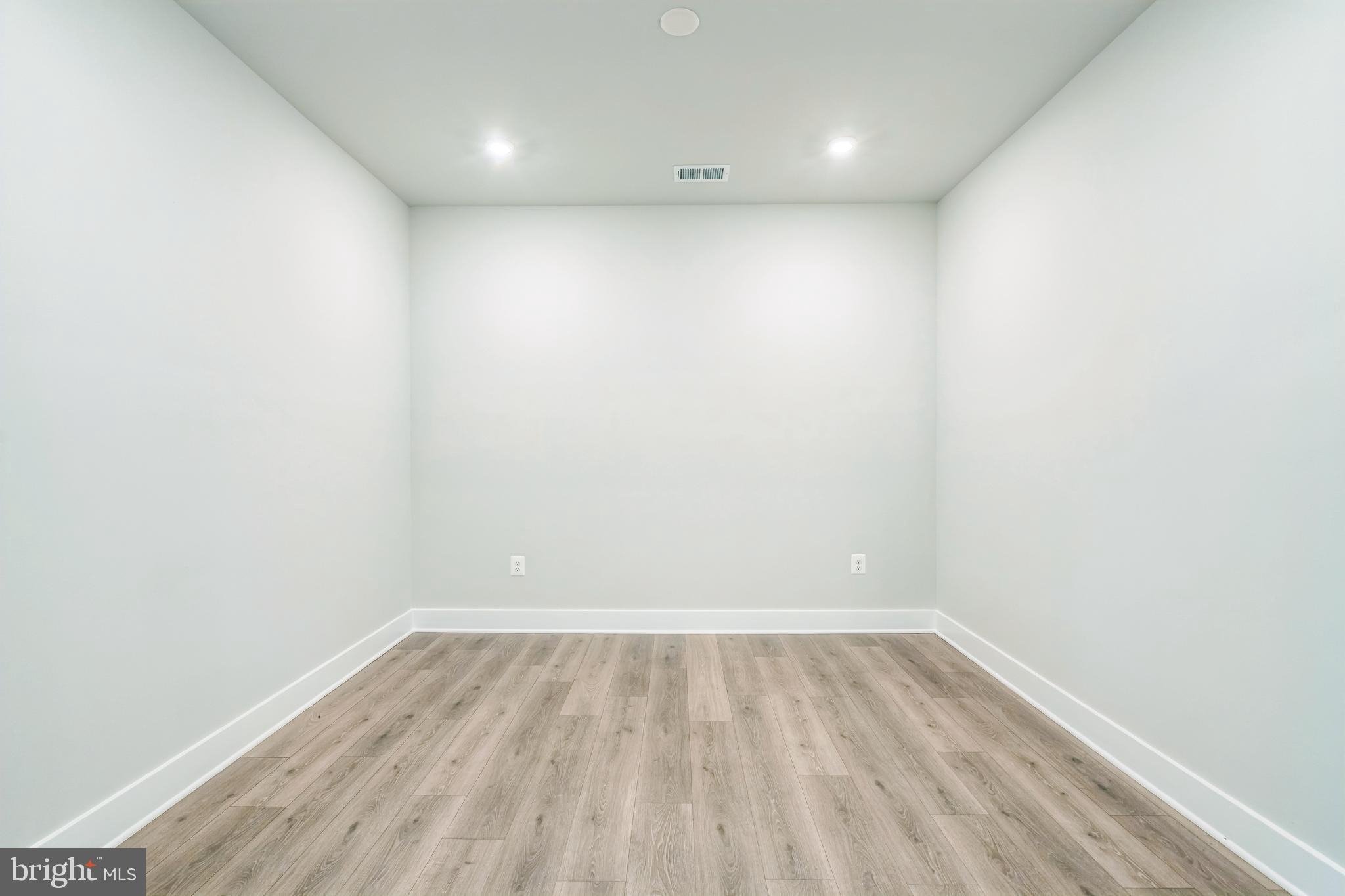 FOUR SEASONS AT KENT ISLAND - Residential