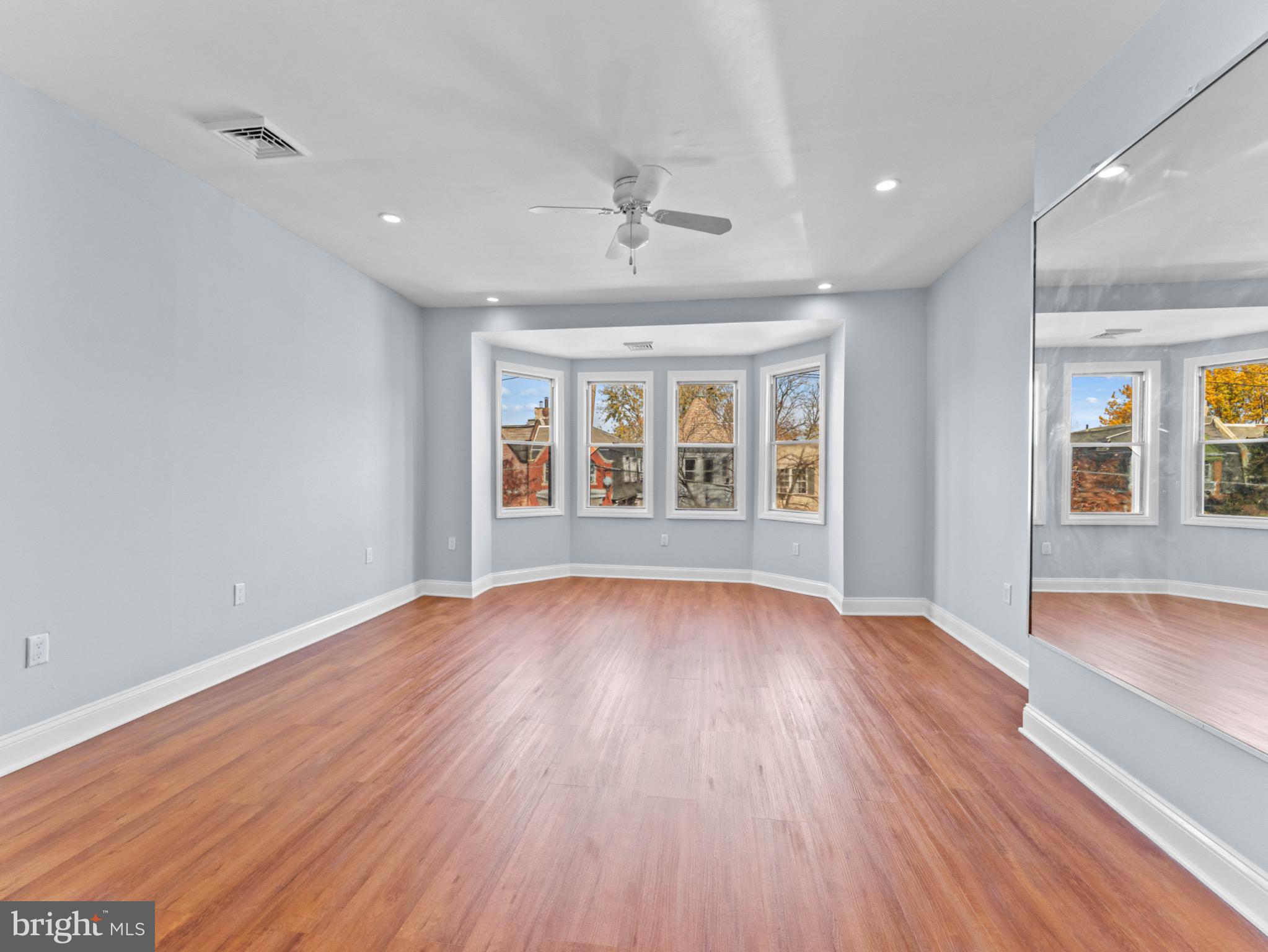 UNIVERSITY CITY - Residential