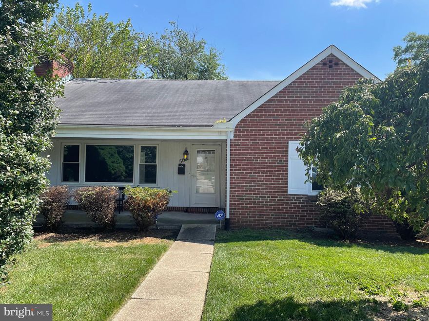 Super convenient location near Wiltondale and Stoneleigh. Walk to local schools. In need of renovation. Excluded party on file. Two bedroom and two full baths. Finished lower level. Recent kitchen with tons of cabinets.