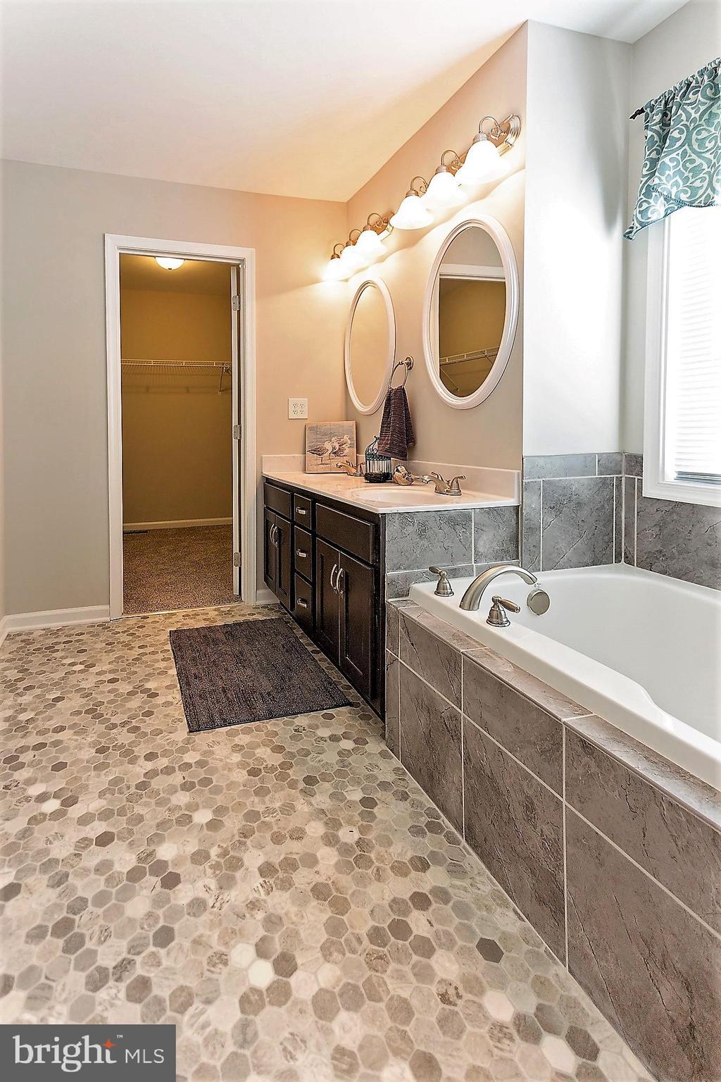 RED HILL - Residential