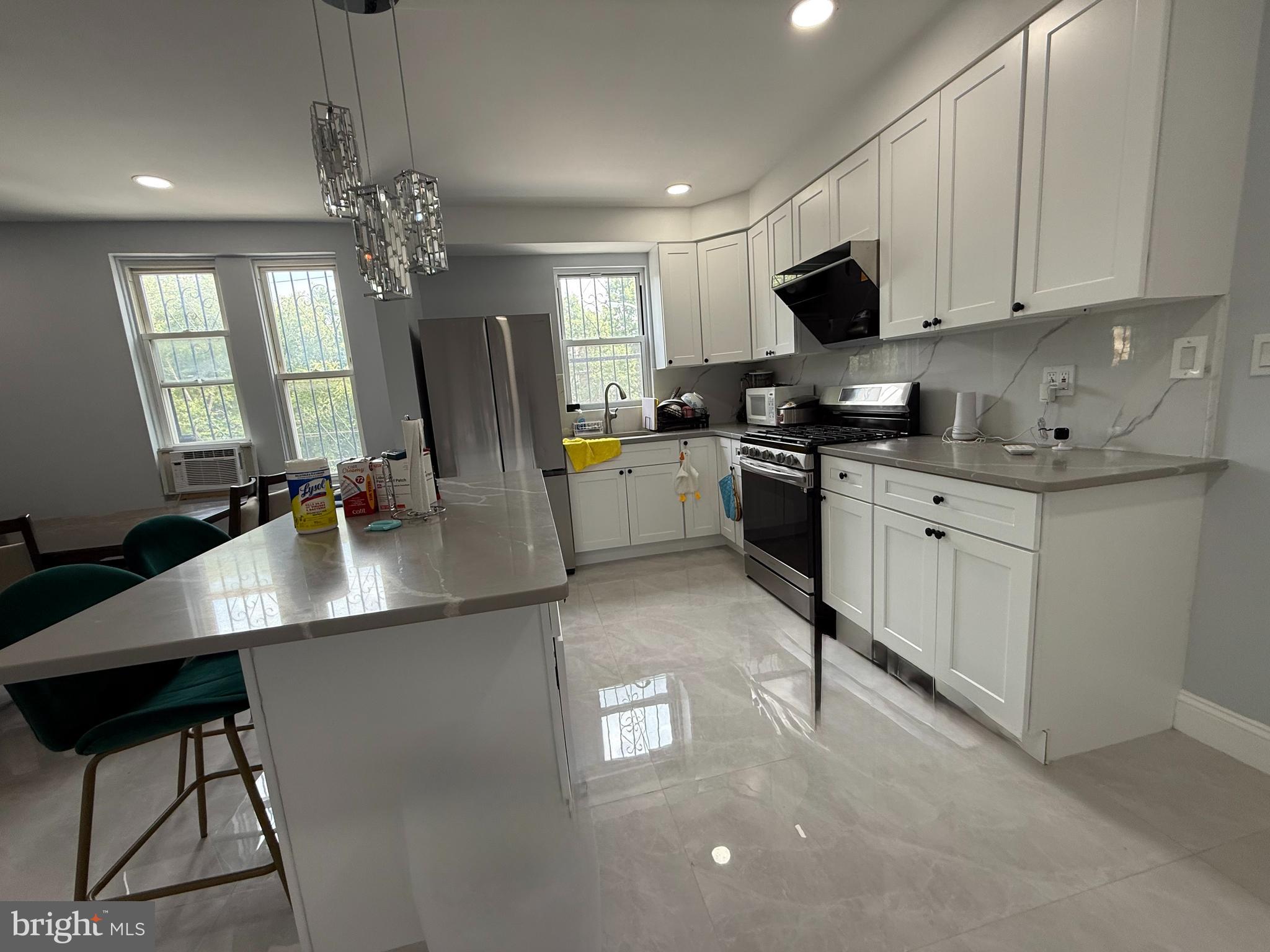 STRAWBERRY MANSION - Land