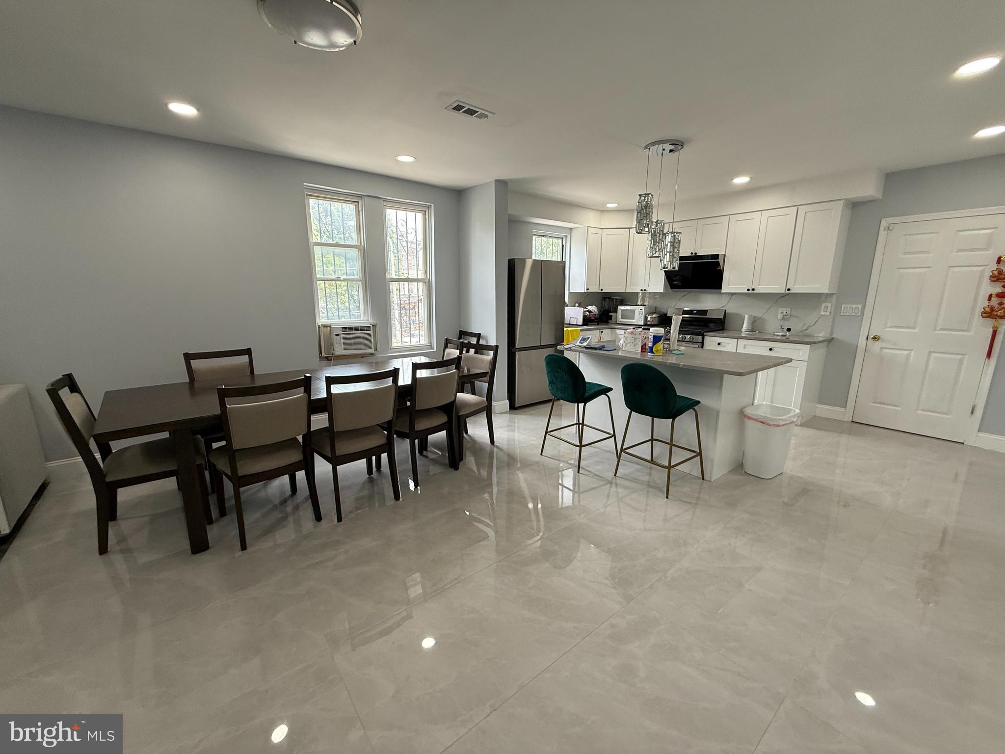 STRAWBERRY MANSION - Land