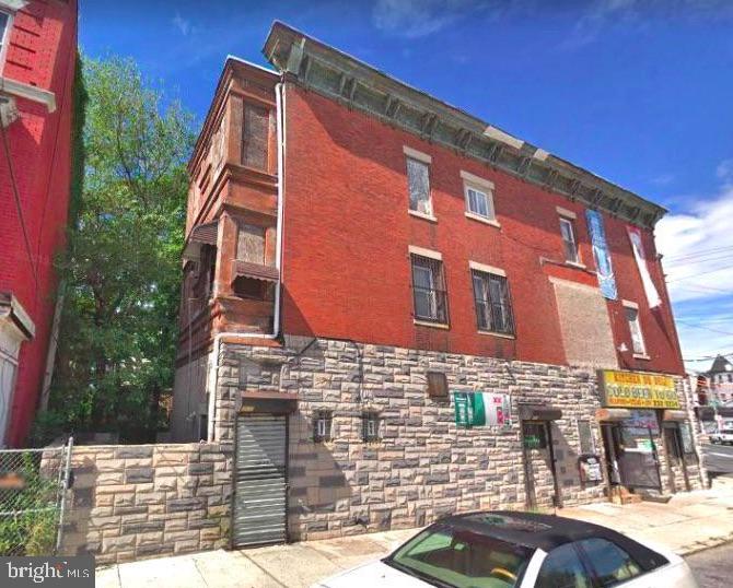 STRAWBERRY MANSION - Land