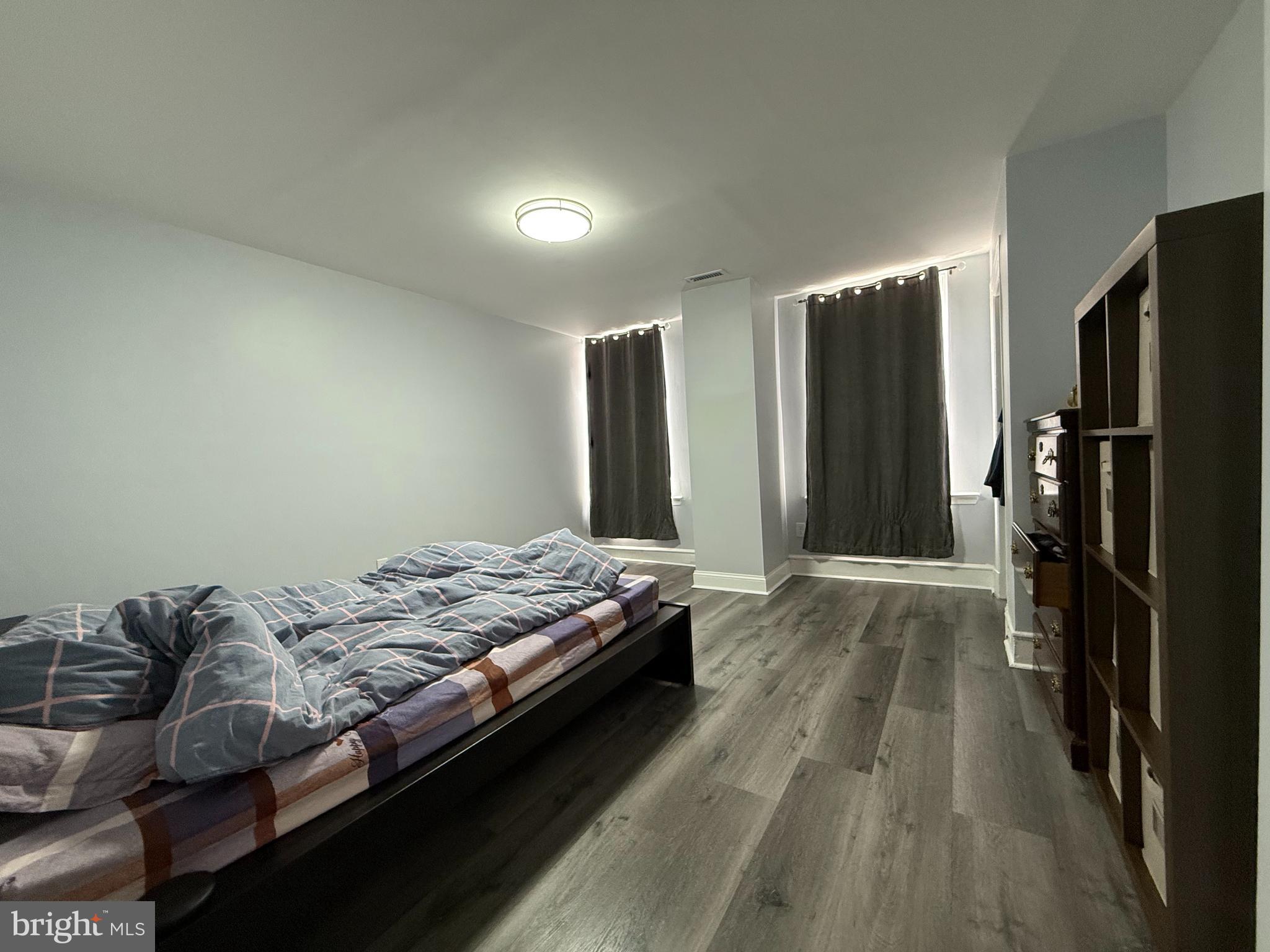 STRAWBERRY MANSION - Land