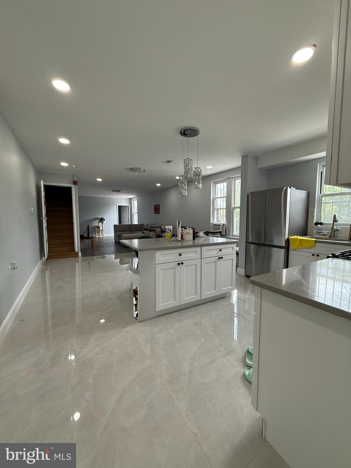 STRAWBERRY MANSION - Land