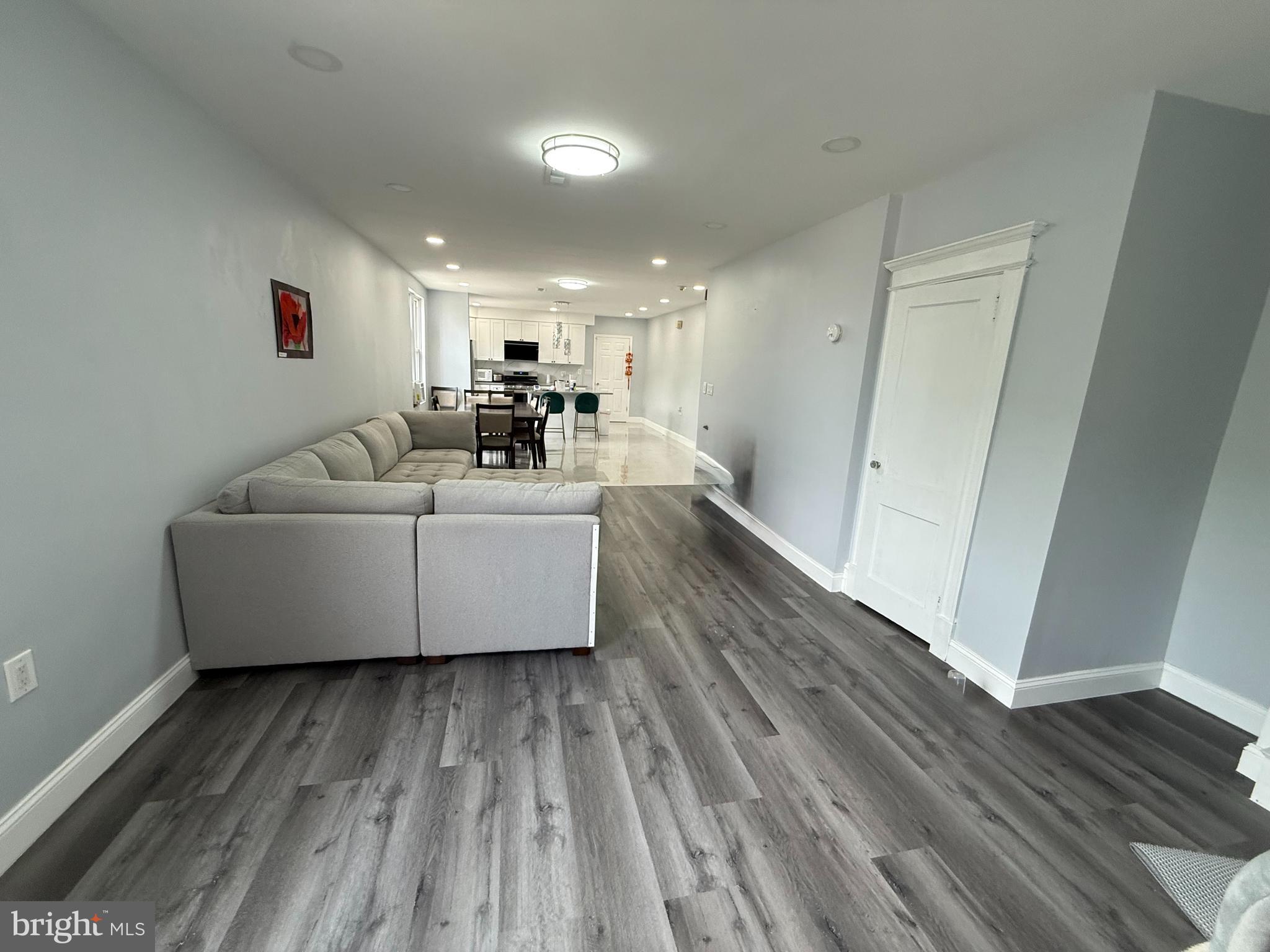 STRAWBERRY MANSION - Land