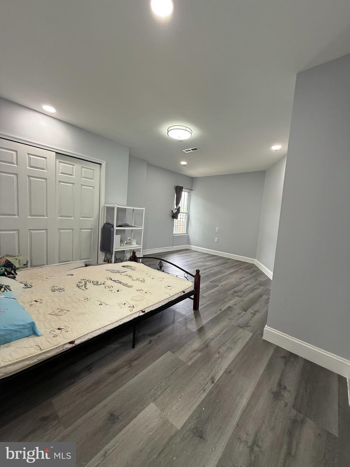 STRAWBERRY MANSION - Land