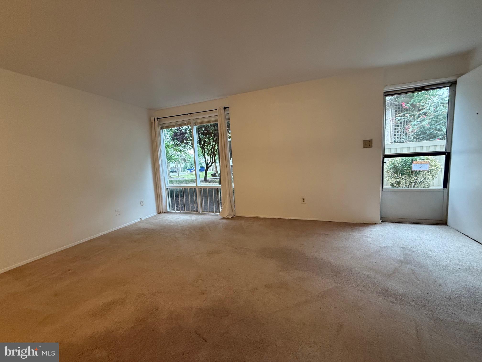 FALLS PLAZA - Residential