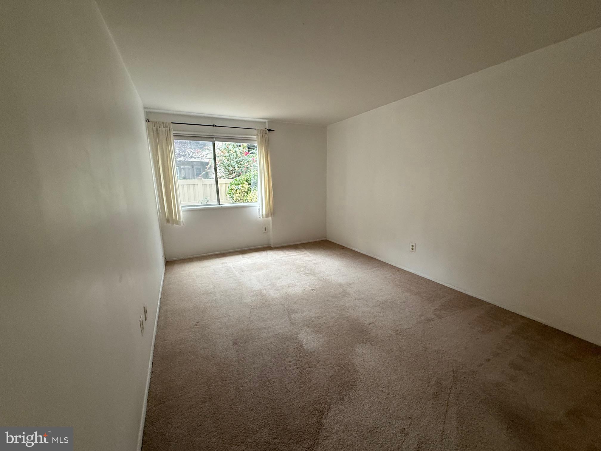 FALLS PLAZA - Residential