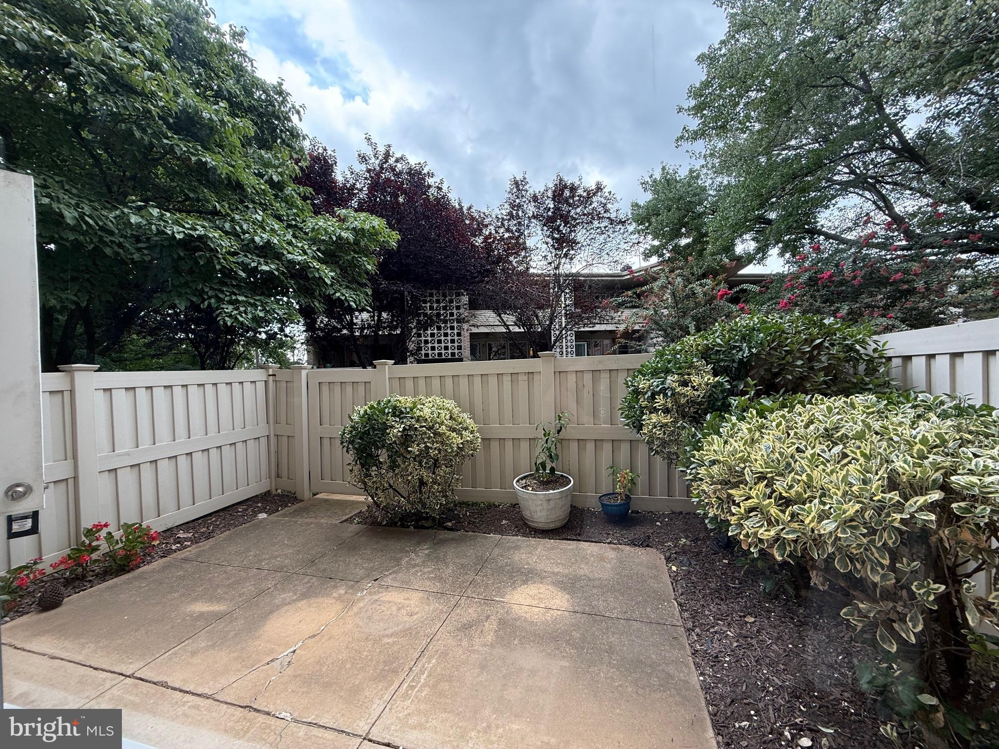 FALLS PLAZA - Residential