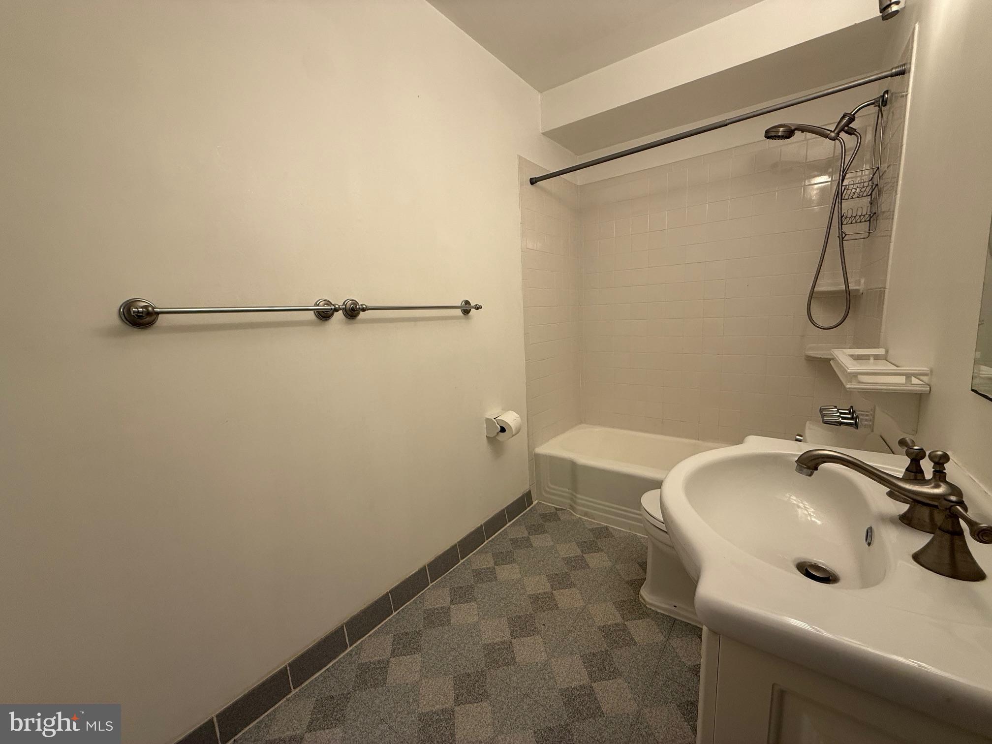 FALLS PLAZA - Residential