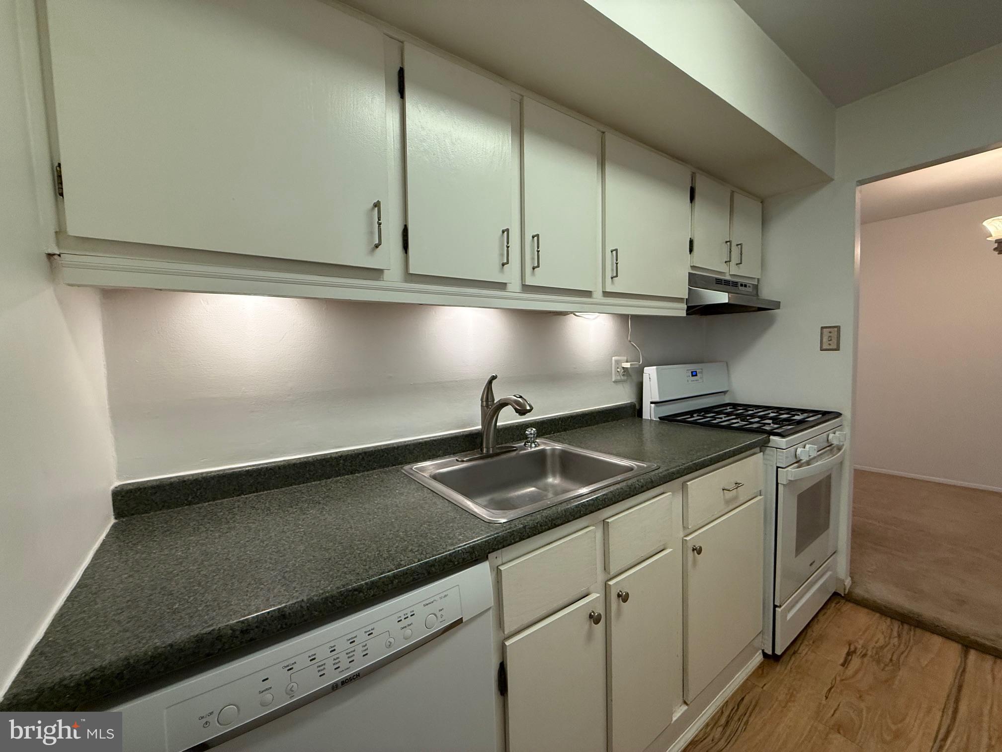 FALLS PLAZA - Residential