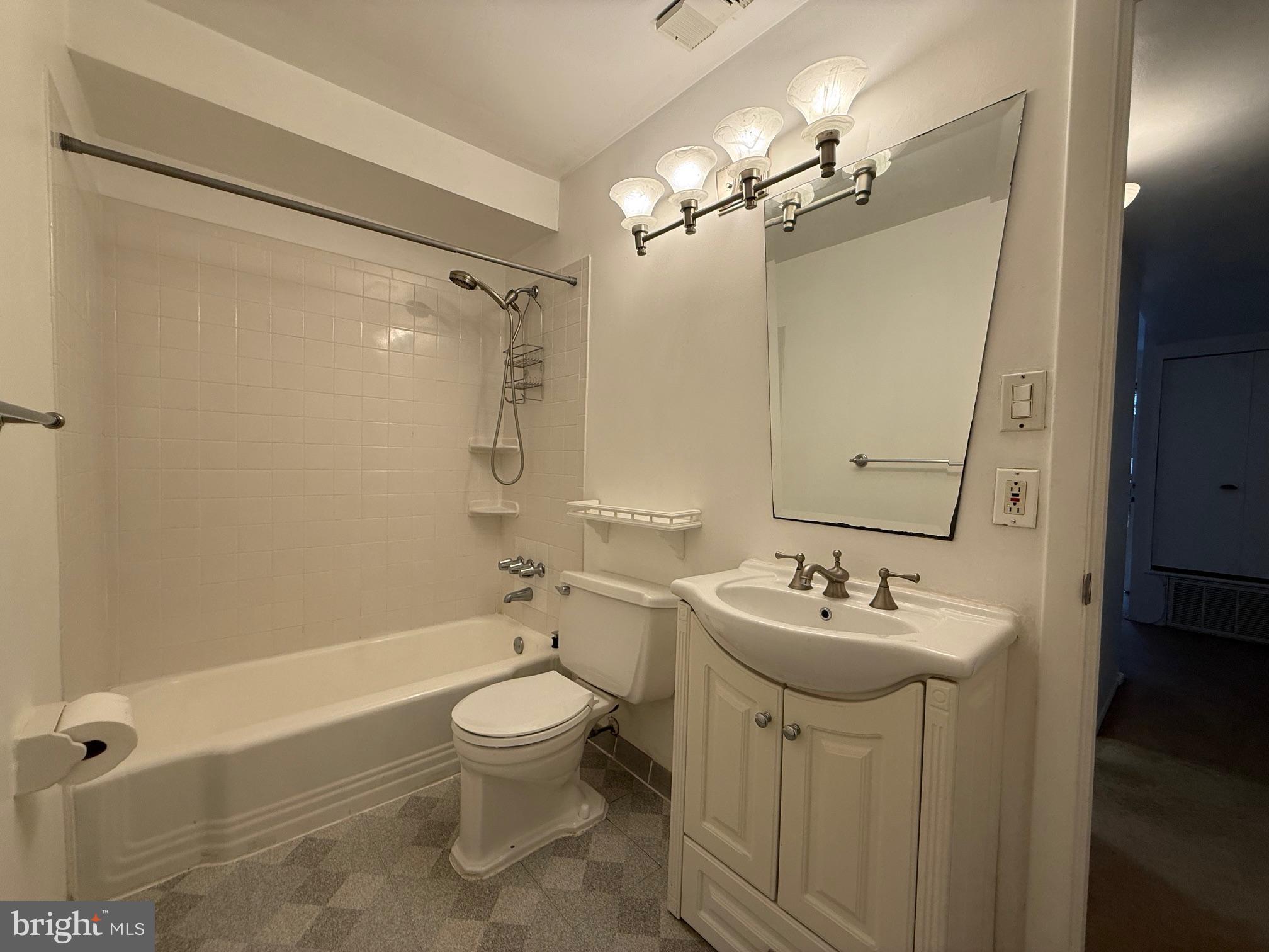 FALLS PLAZA - Residential