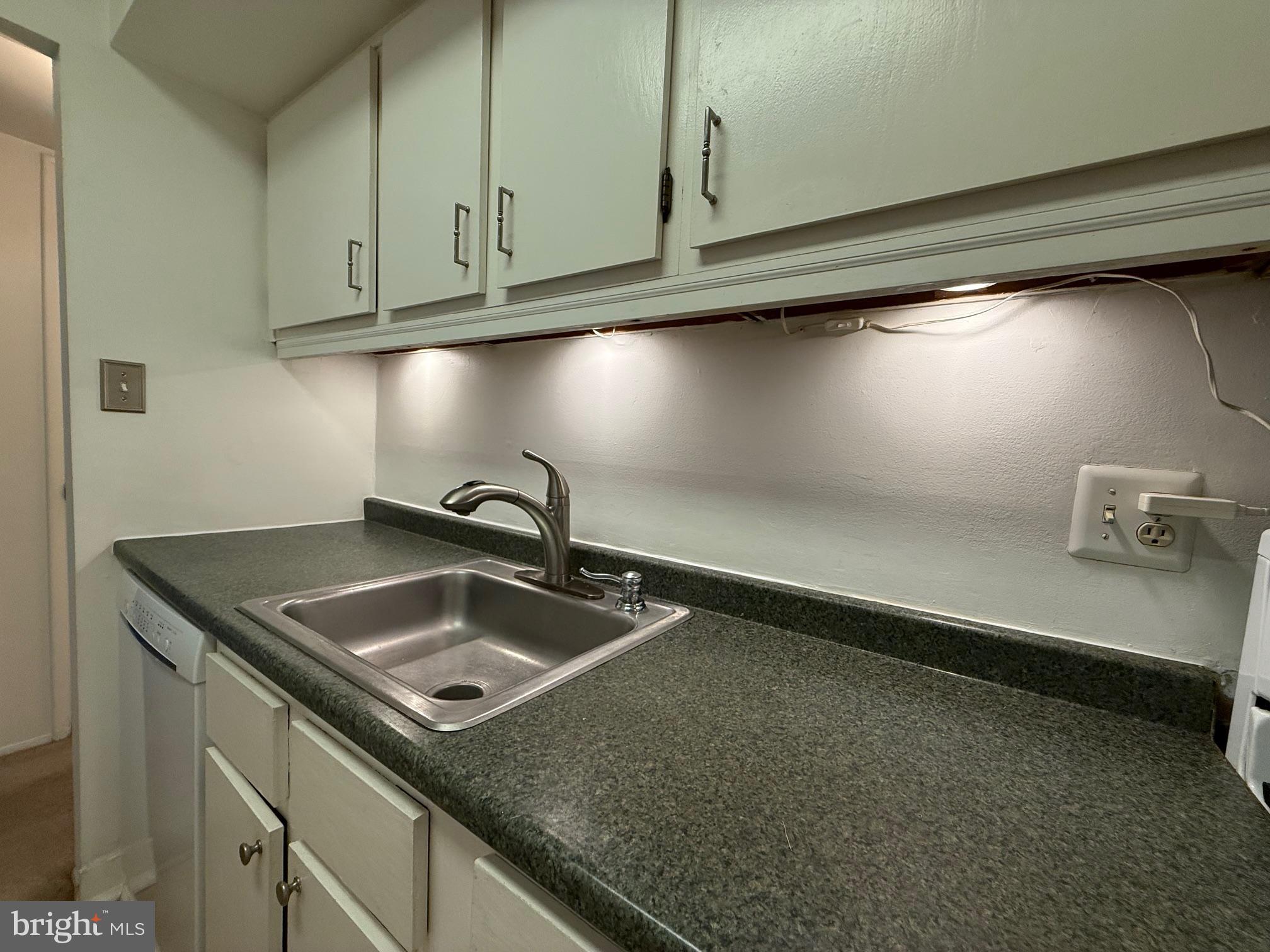 FALLS PLAZA - Residential