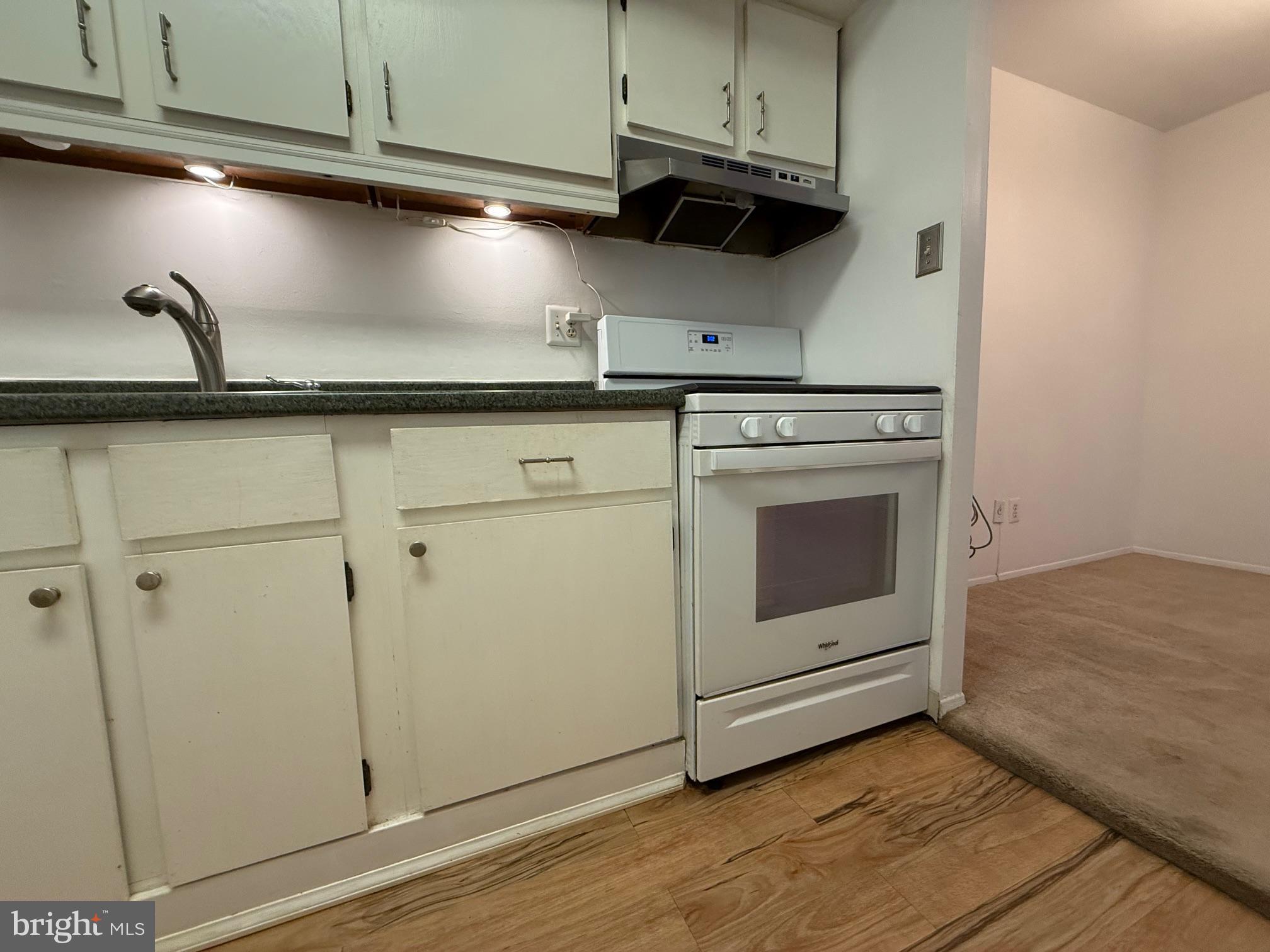 FALLS PLAZA - Residential