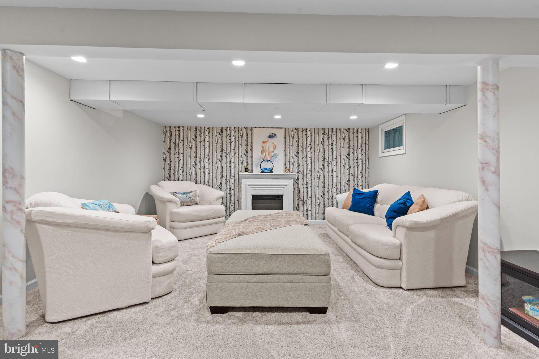 HALLOWELL - Residential