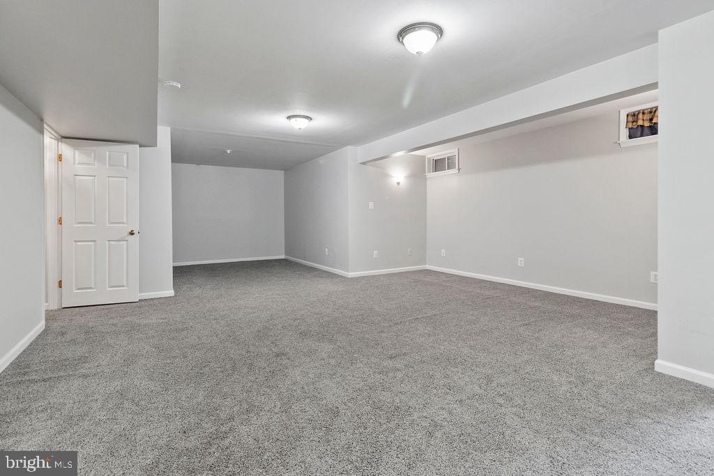 THE VILLAGES AT BRISTOL - Residential Lease