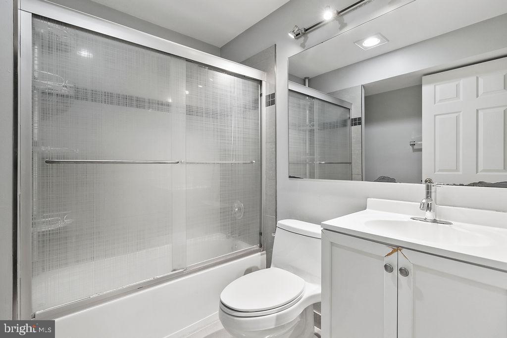 THE VILLAGES AT BRISTOL - Residential Lease