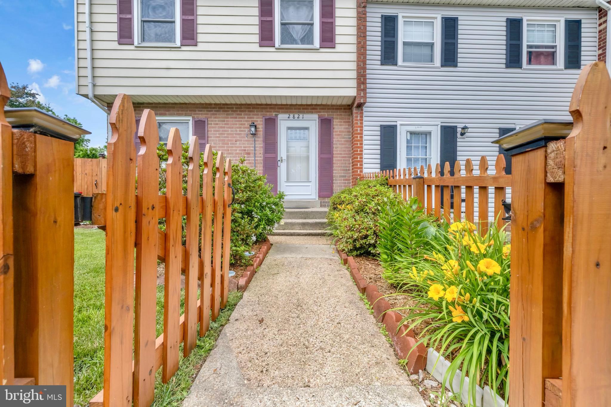 2821 BANKS COURT