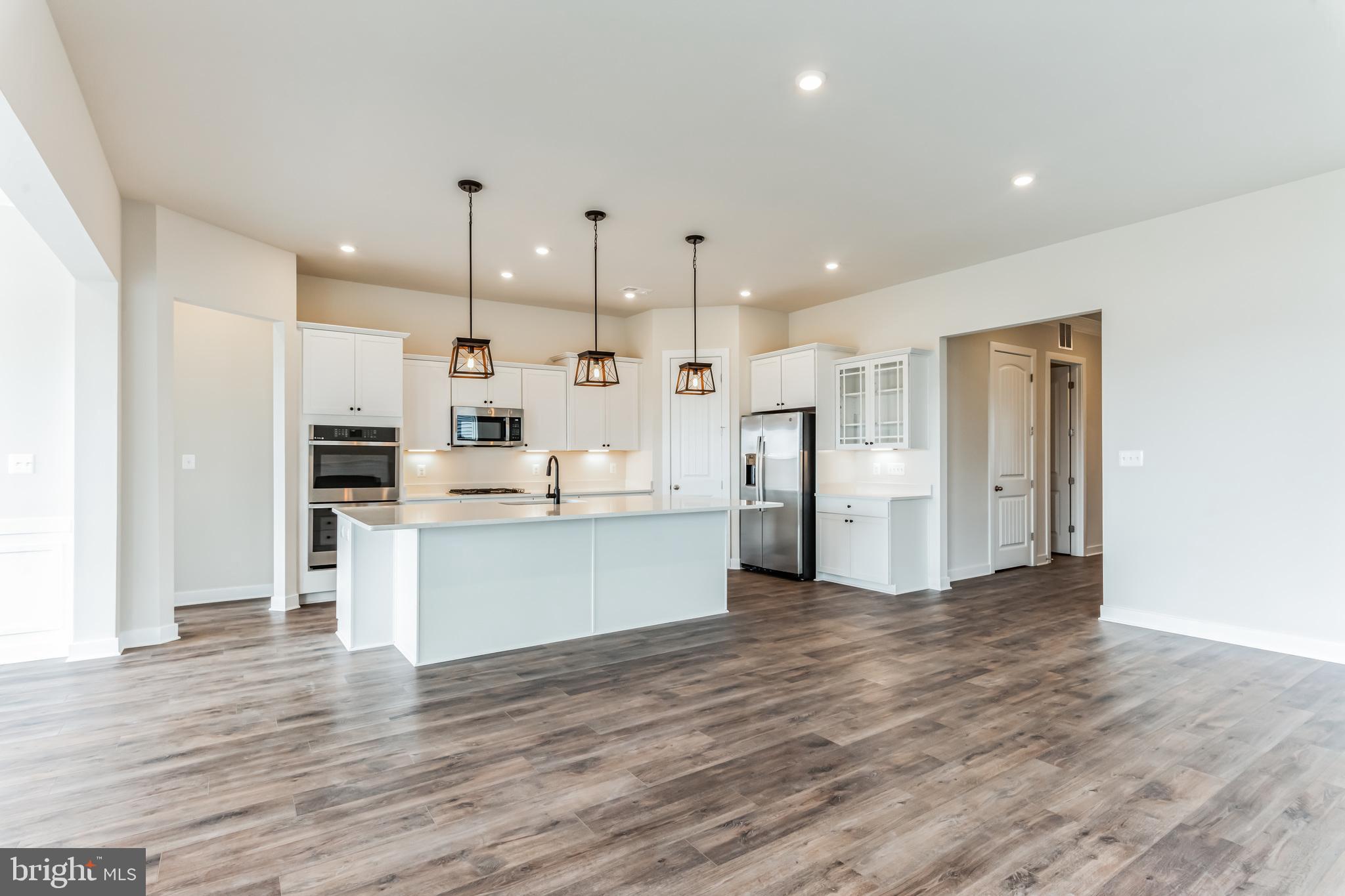 21 GOLDEN RAINTREE COURT