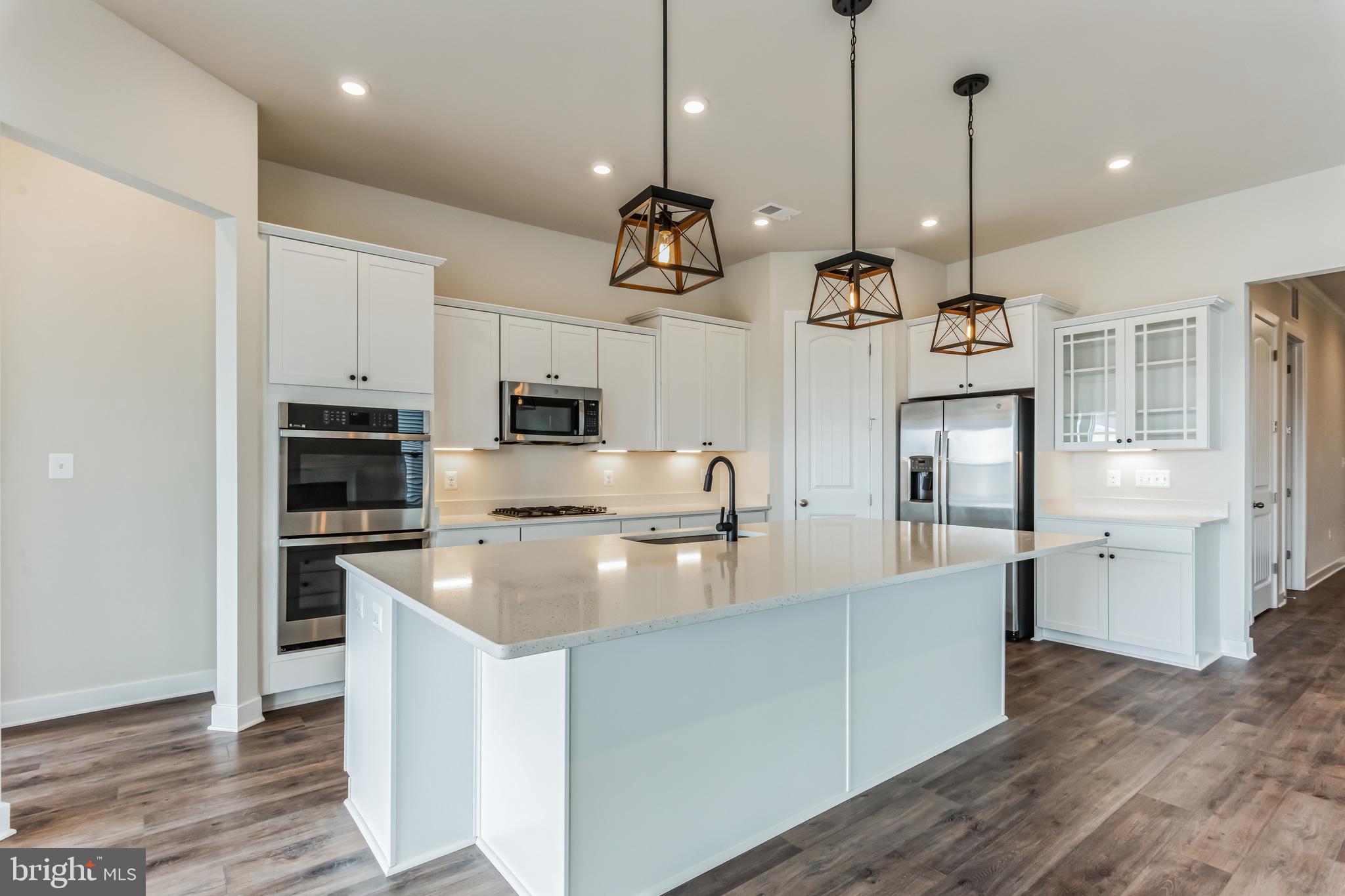 21 GOLDEN RAINTREE COURT